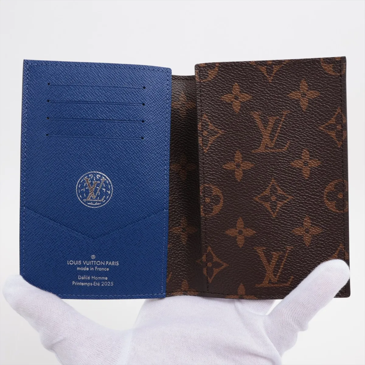 Damier Heritage Couverture Passport NM N00168 Blue x Green Passport Case RFID Reactive — view 3