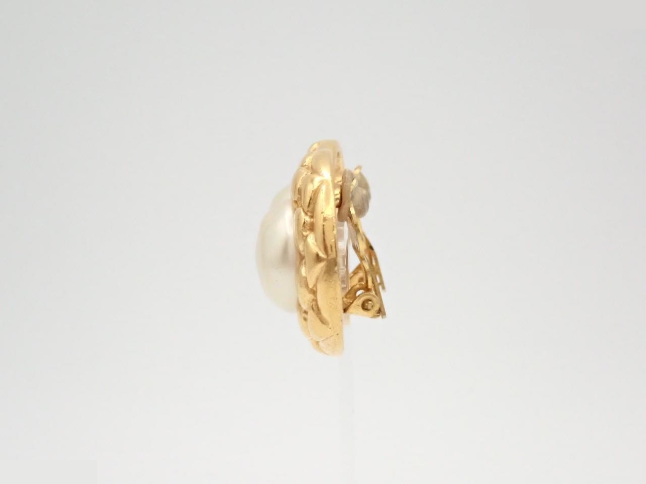 Matelassé (precious metal) earrings — view 3