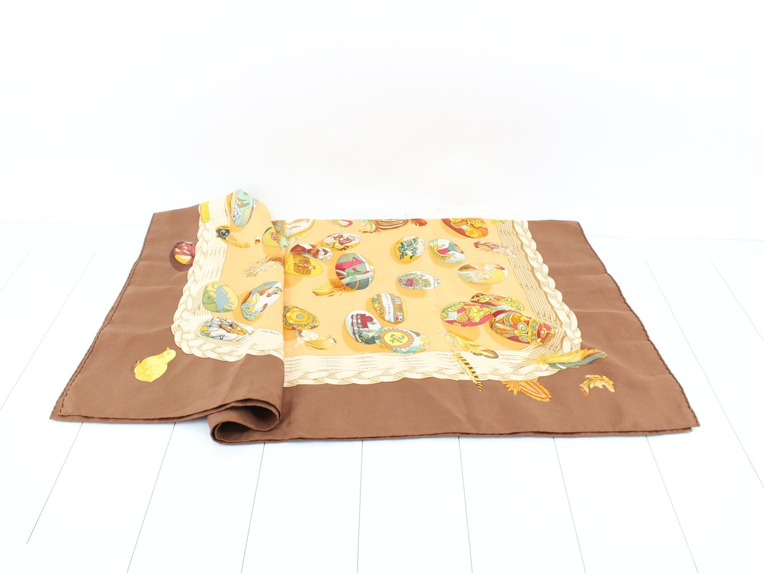 Carre 90, Brown x Orange x Yellow, Egg Pattern — view 3