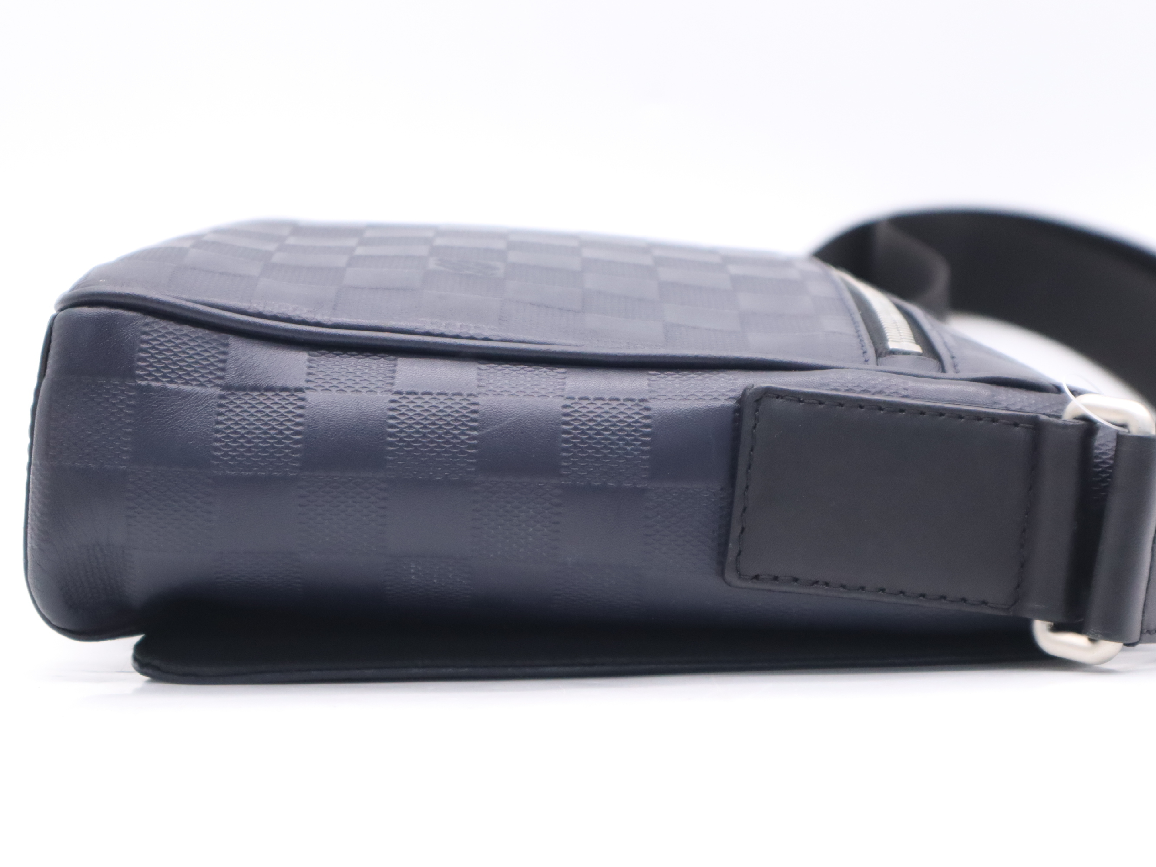 N41039 Damier Infini District MM Navy Shoulder Bag with Dust Bag — view 5