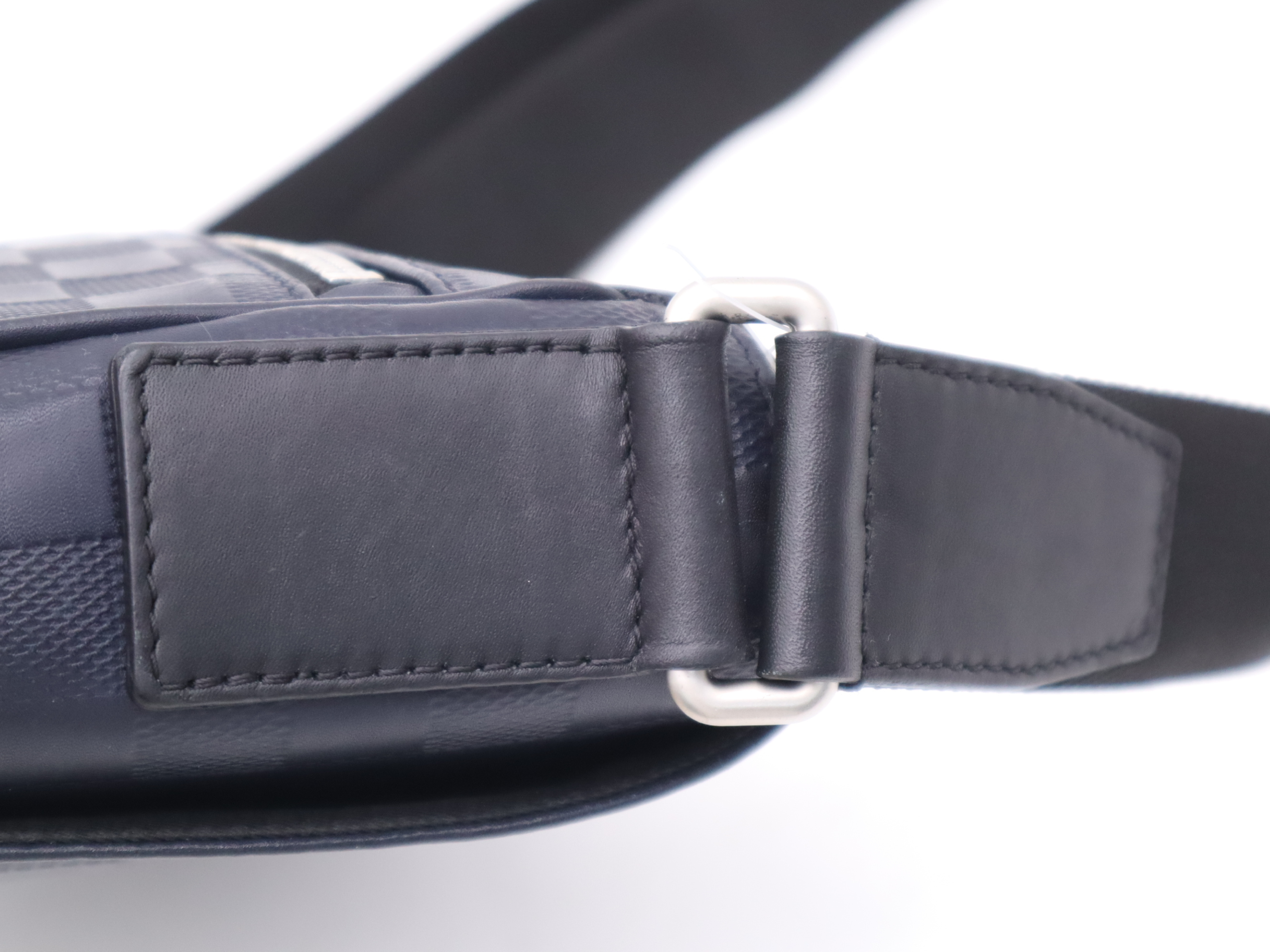 N41039 Damier Infini District MM Navy Shoulder Bag with Dust Bag — view 7