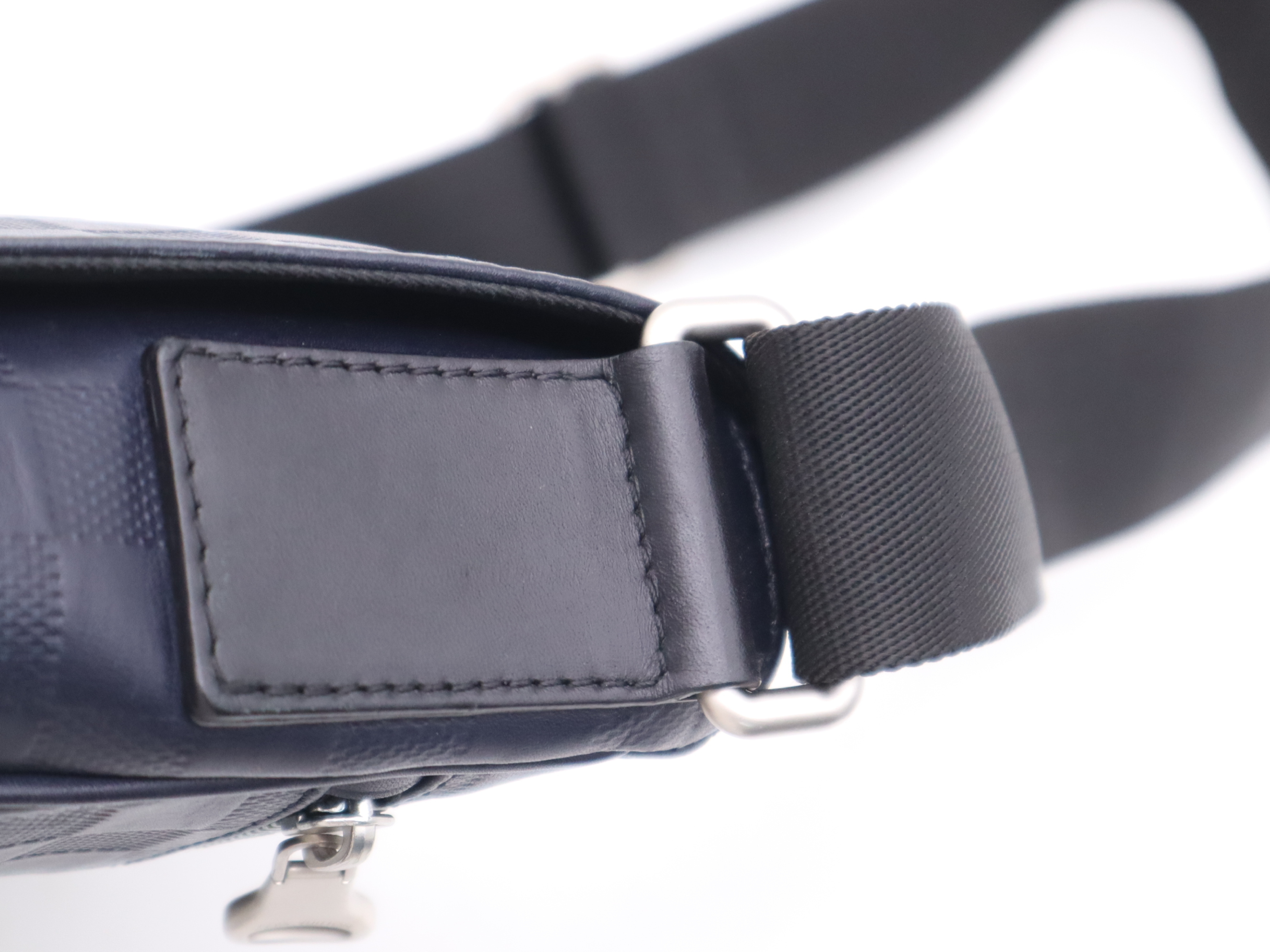 N41039 Damier Infini District MM Navy Shoulder Bag with Dust Bag — view 8