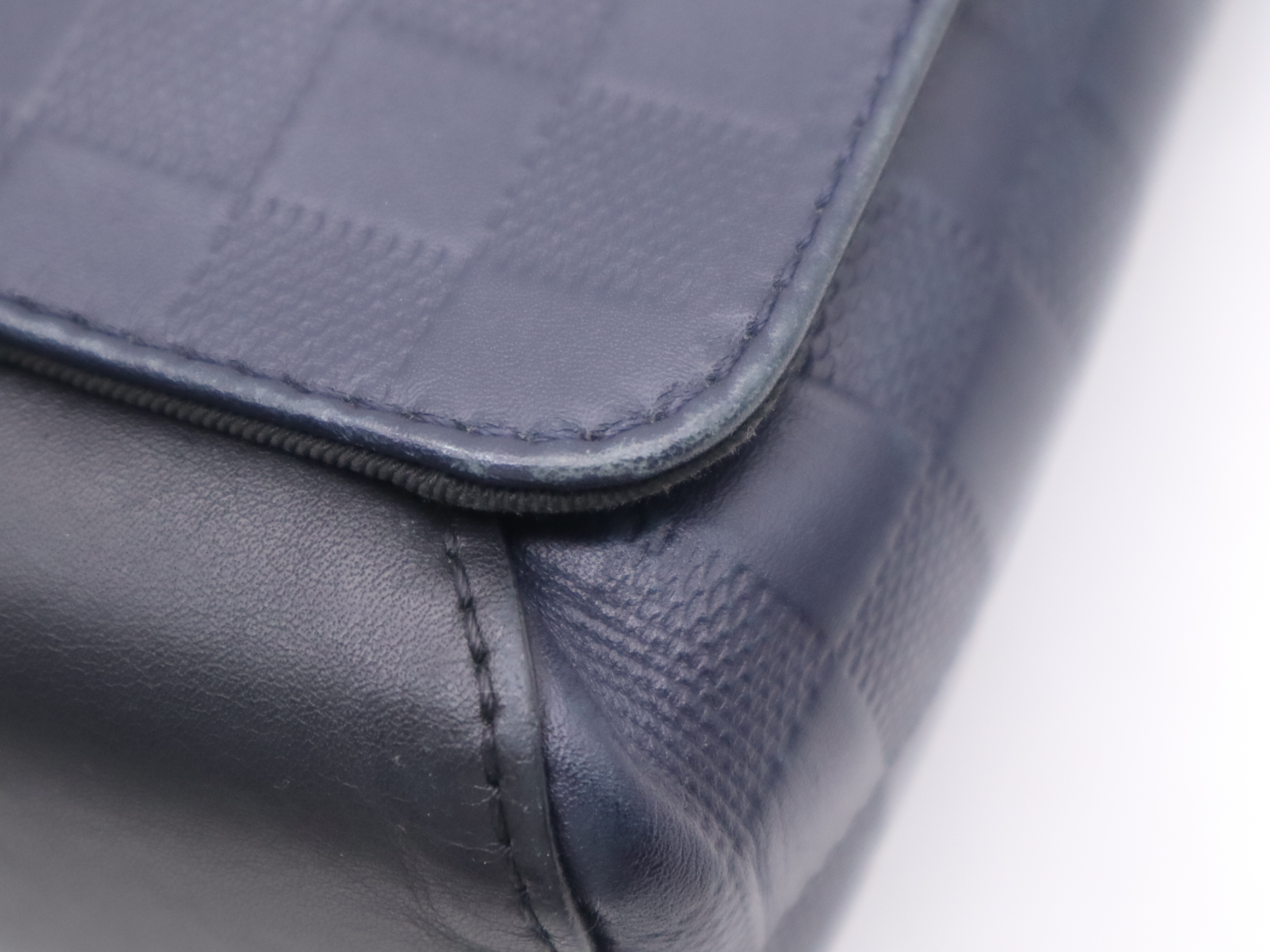N41039 Damier Infini District MM Navy Shoulder Bag with Dust Bag — view 9