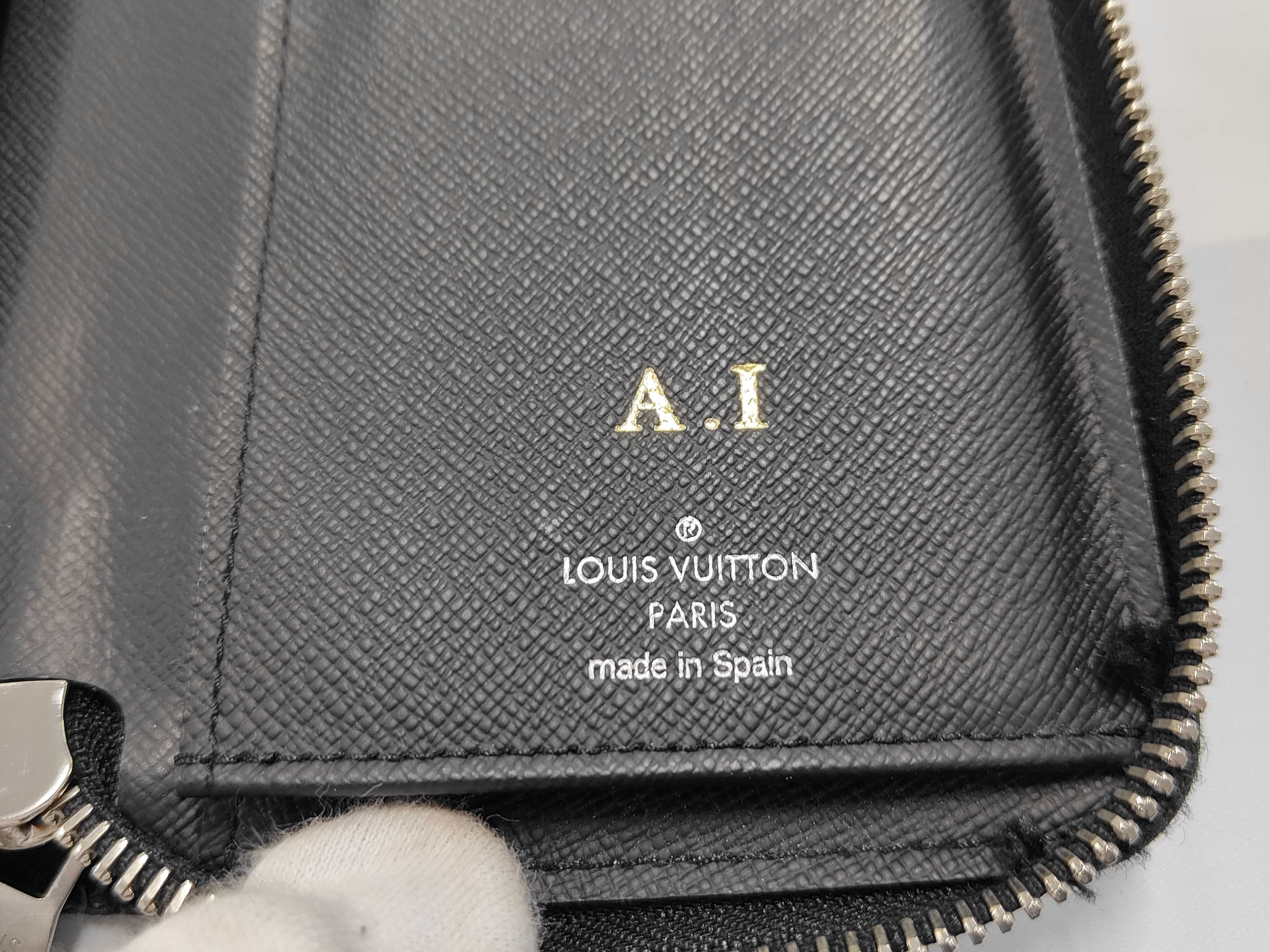 Epi Zippy Wallet Vertical Noir CA1119 Wallet — view 9