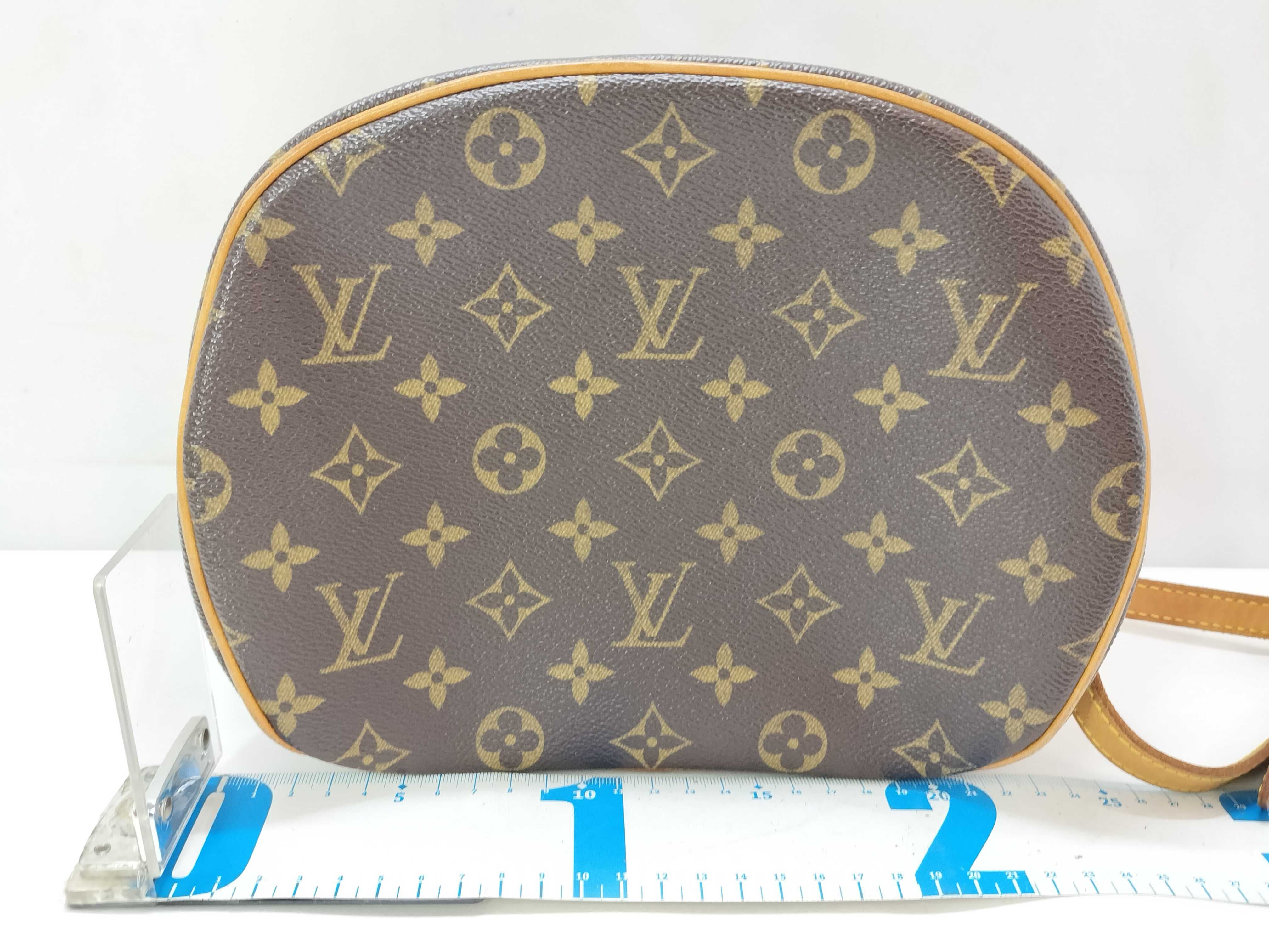 Monogram Blois M51221 Shoulder Bag (Serial Number Unknown) — view 2