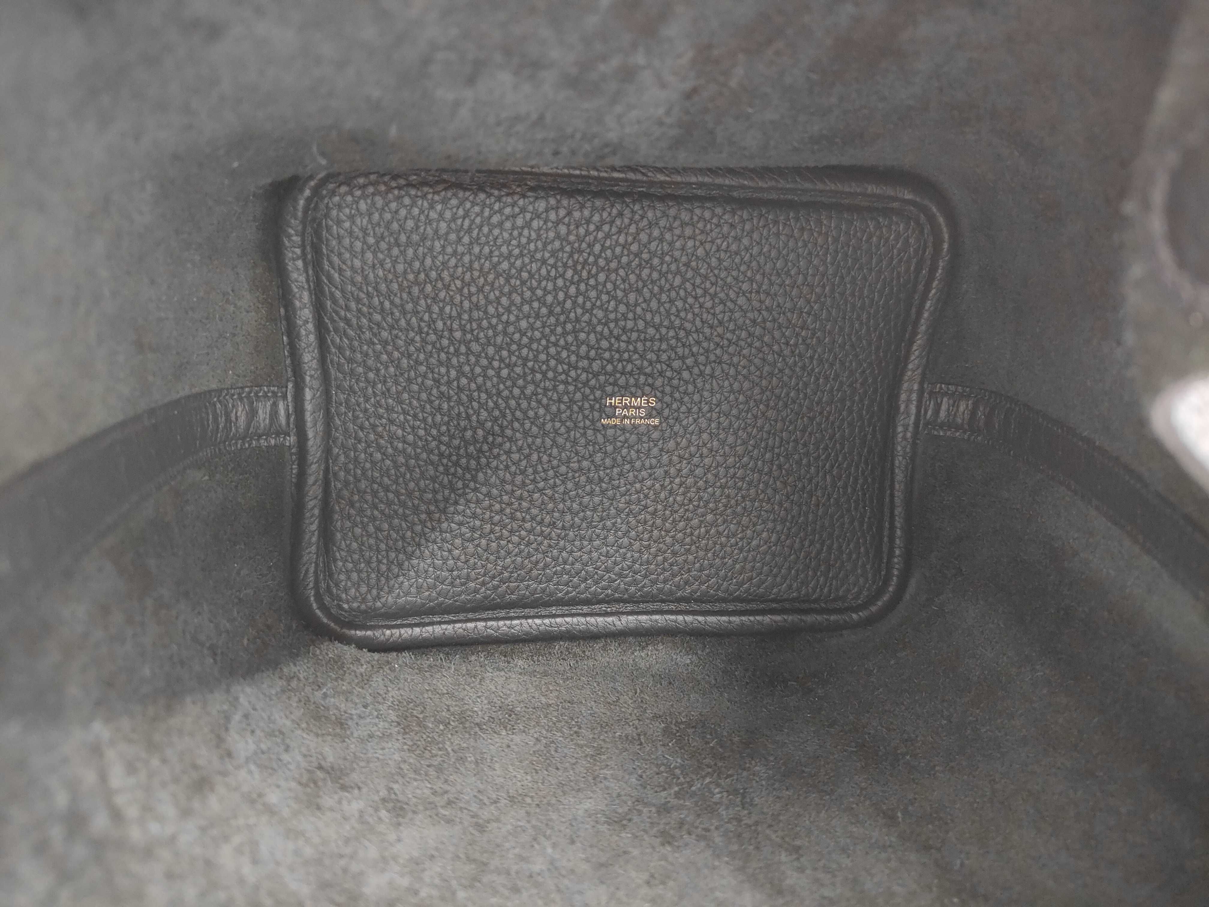 Picotan Lock 18 PM Black Gold Hardware K Engraved Handbag — view 9