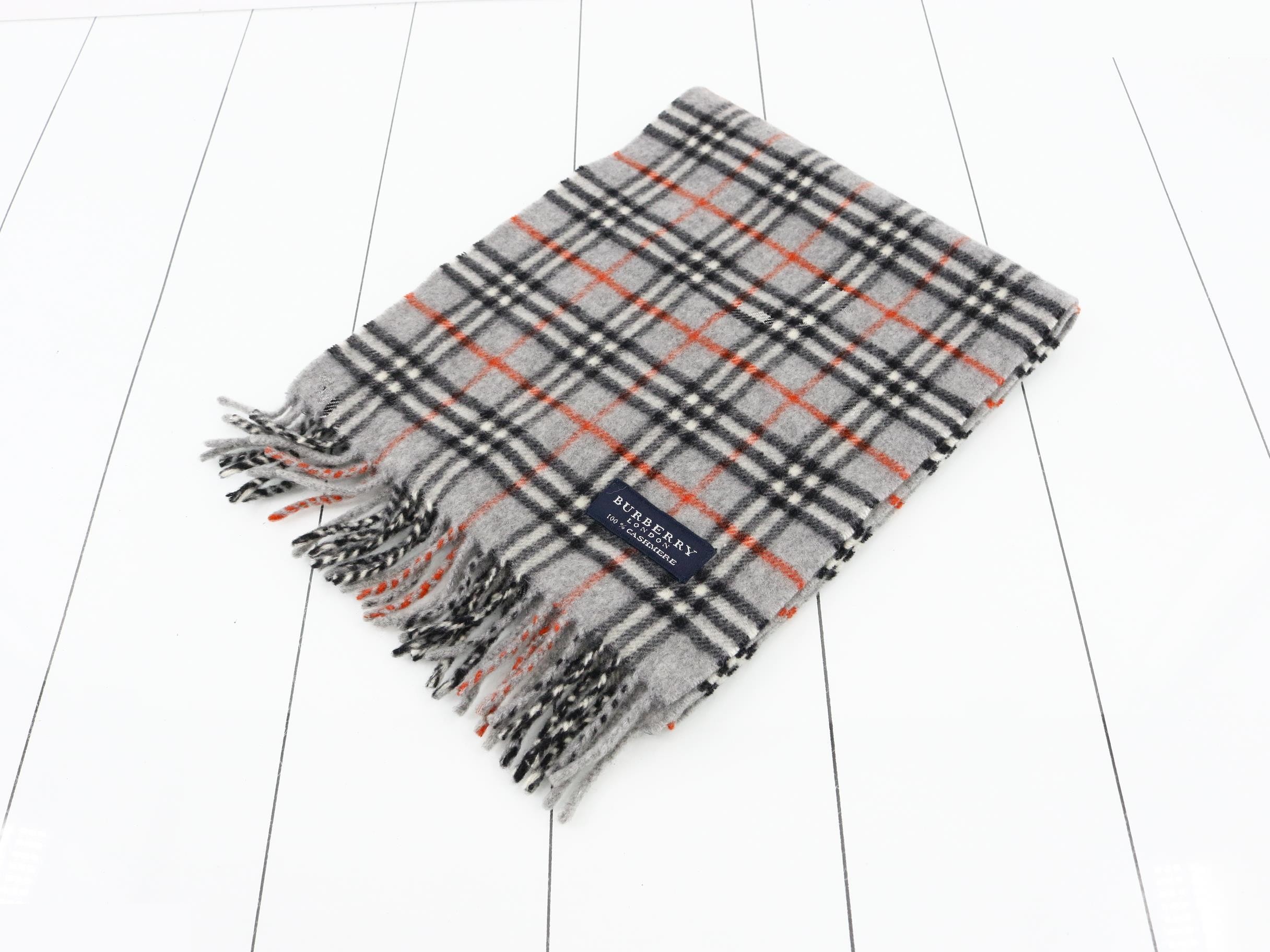 Scarf, Nova check pattern, gray