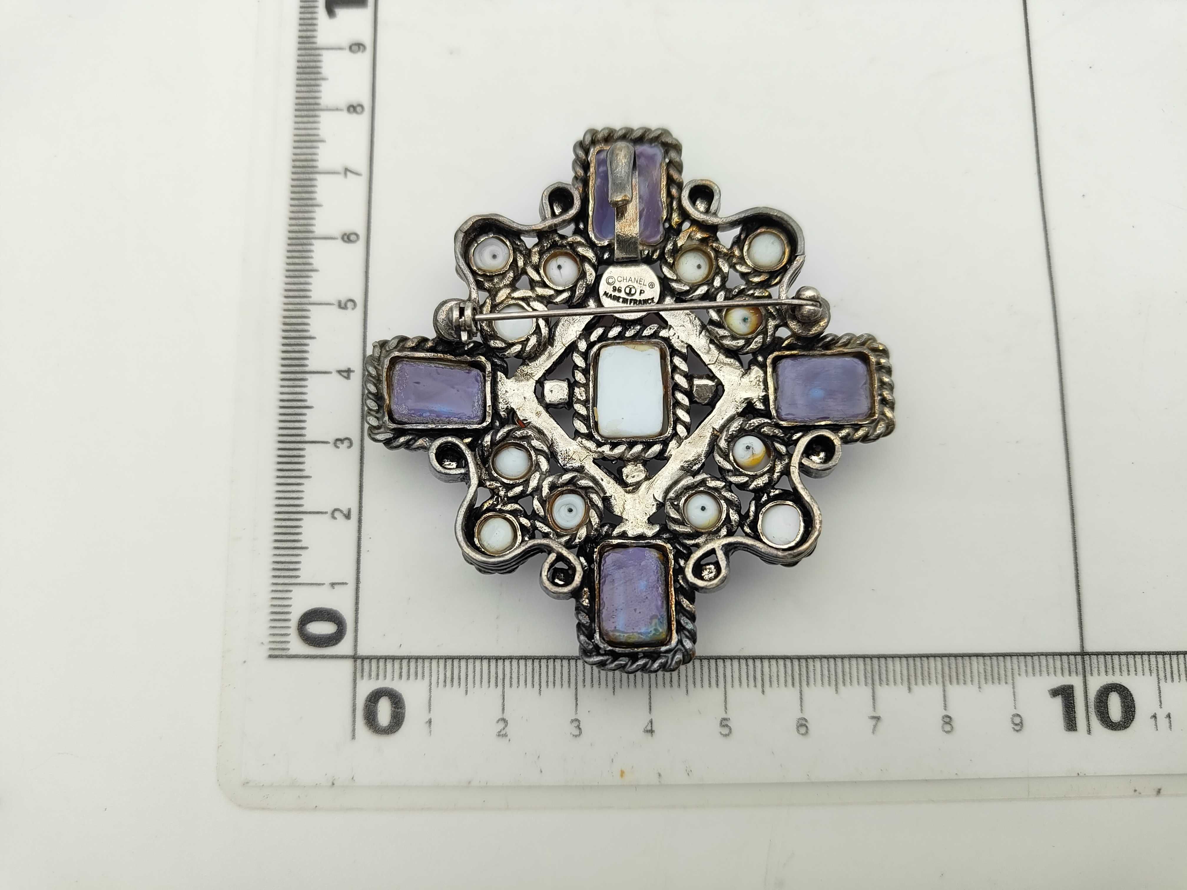 brooch — view 5