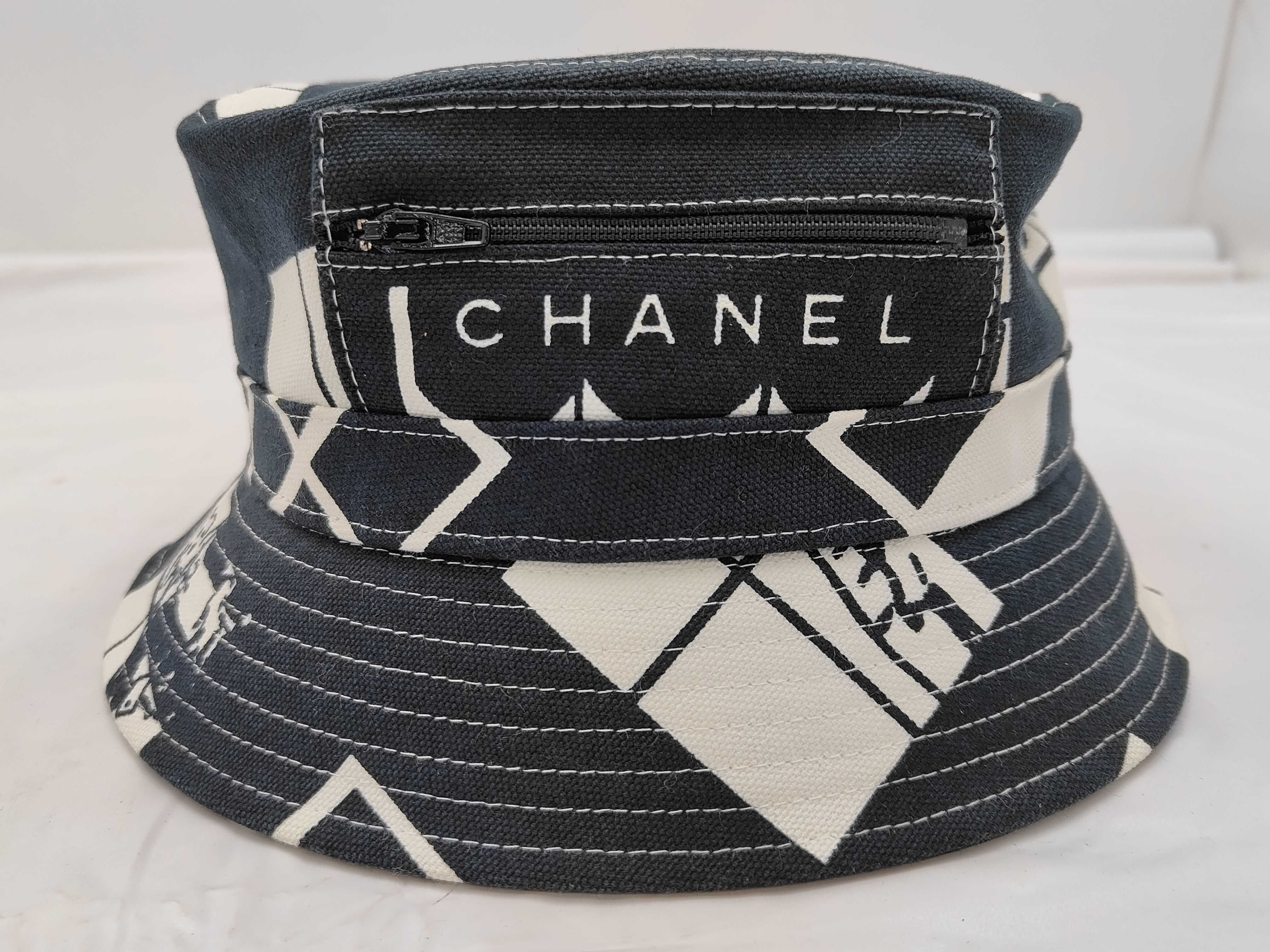 hat, size M, and other accessories. — view 3