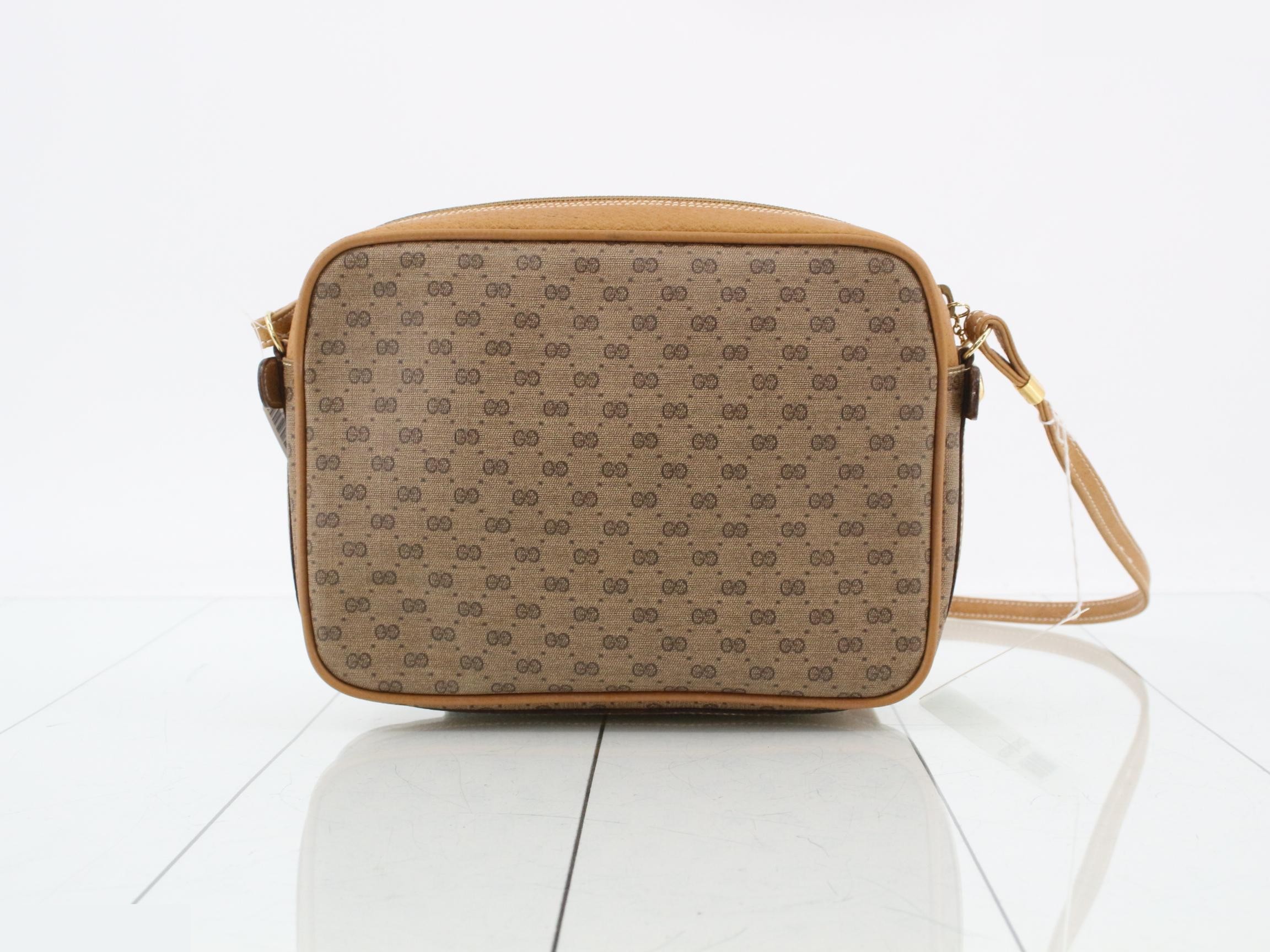 GG Supreme Shoulder Bag — view 2