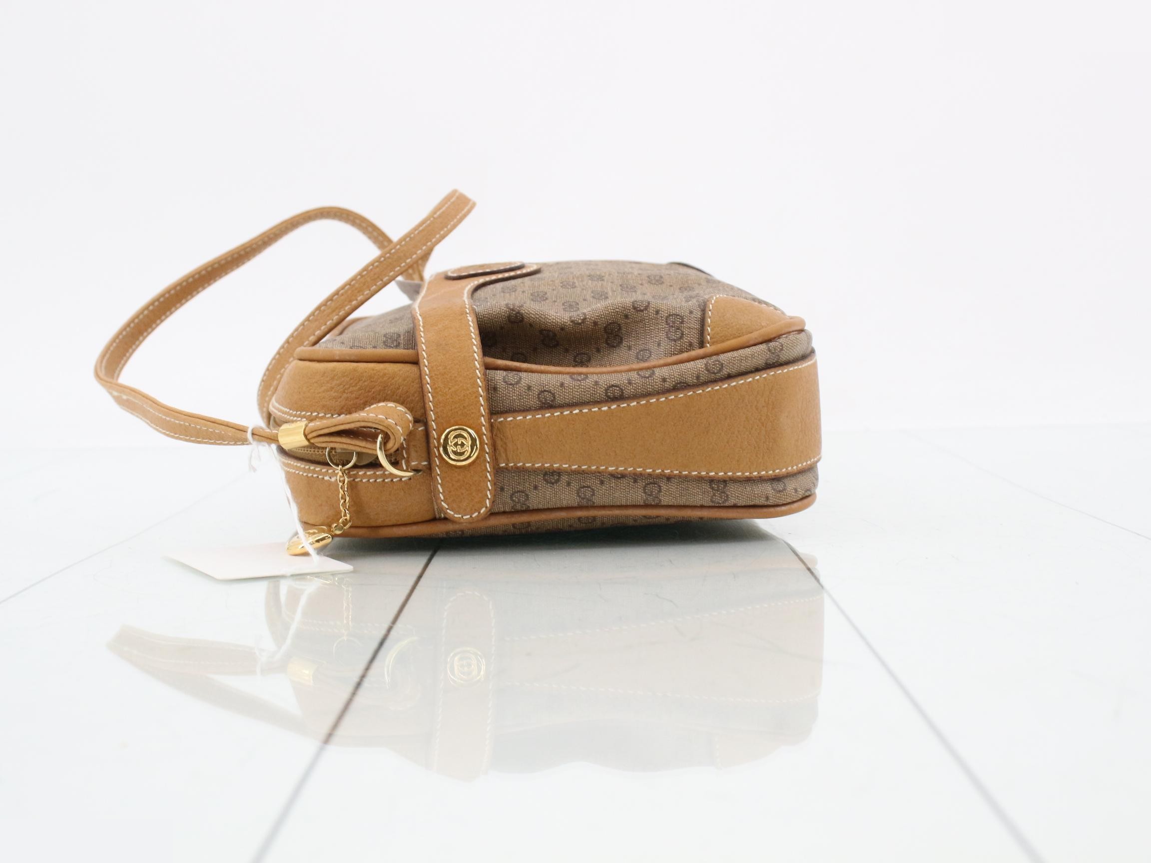 GG Supreme Shoulder Bag — view 4