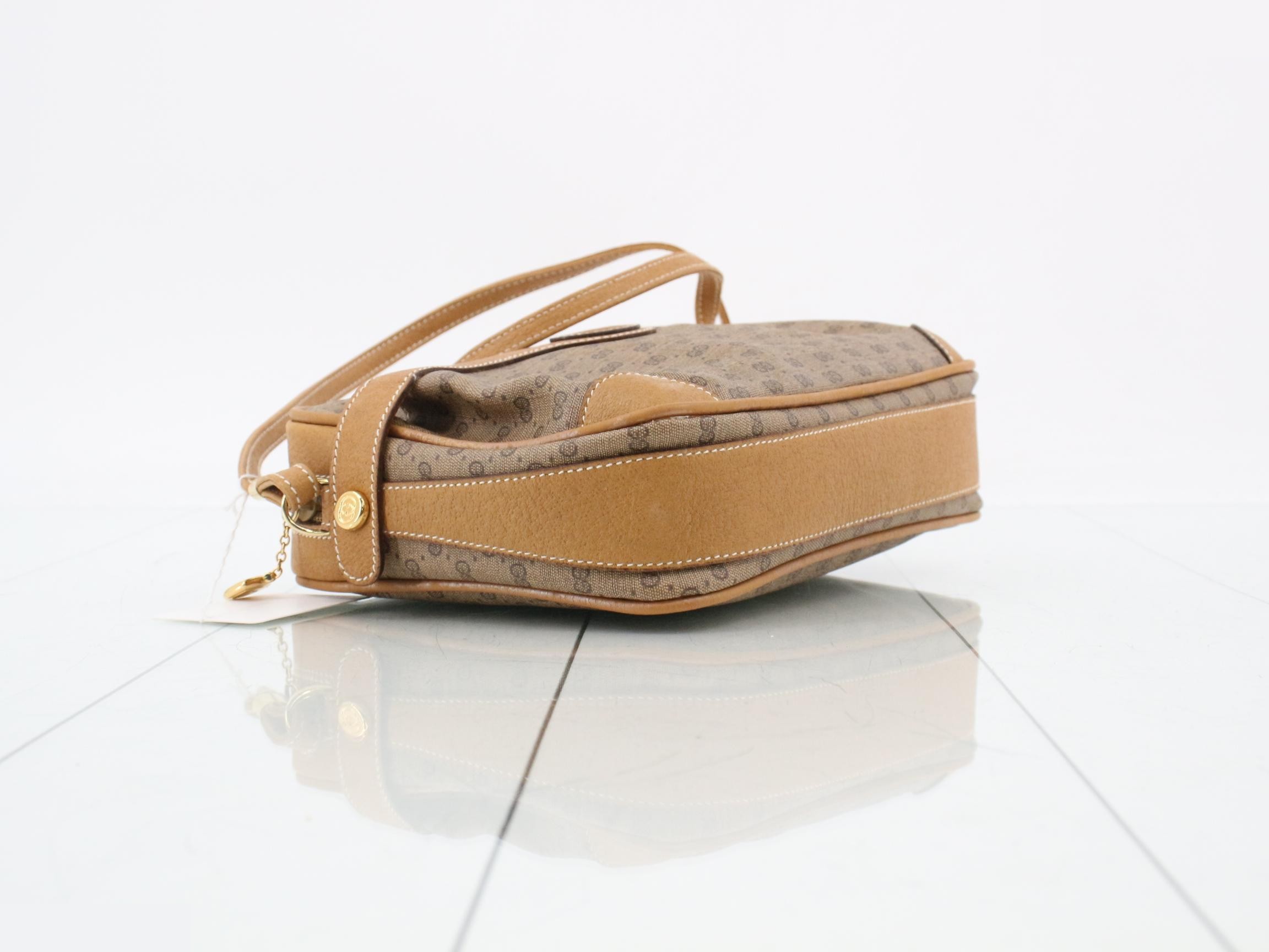 GG Supreme Shoulder Bag — view 5