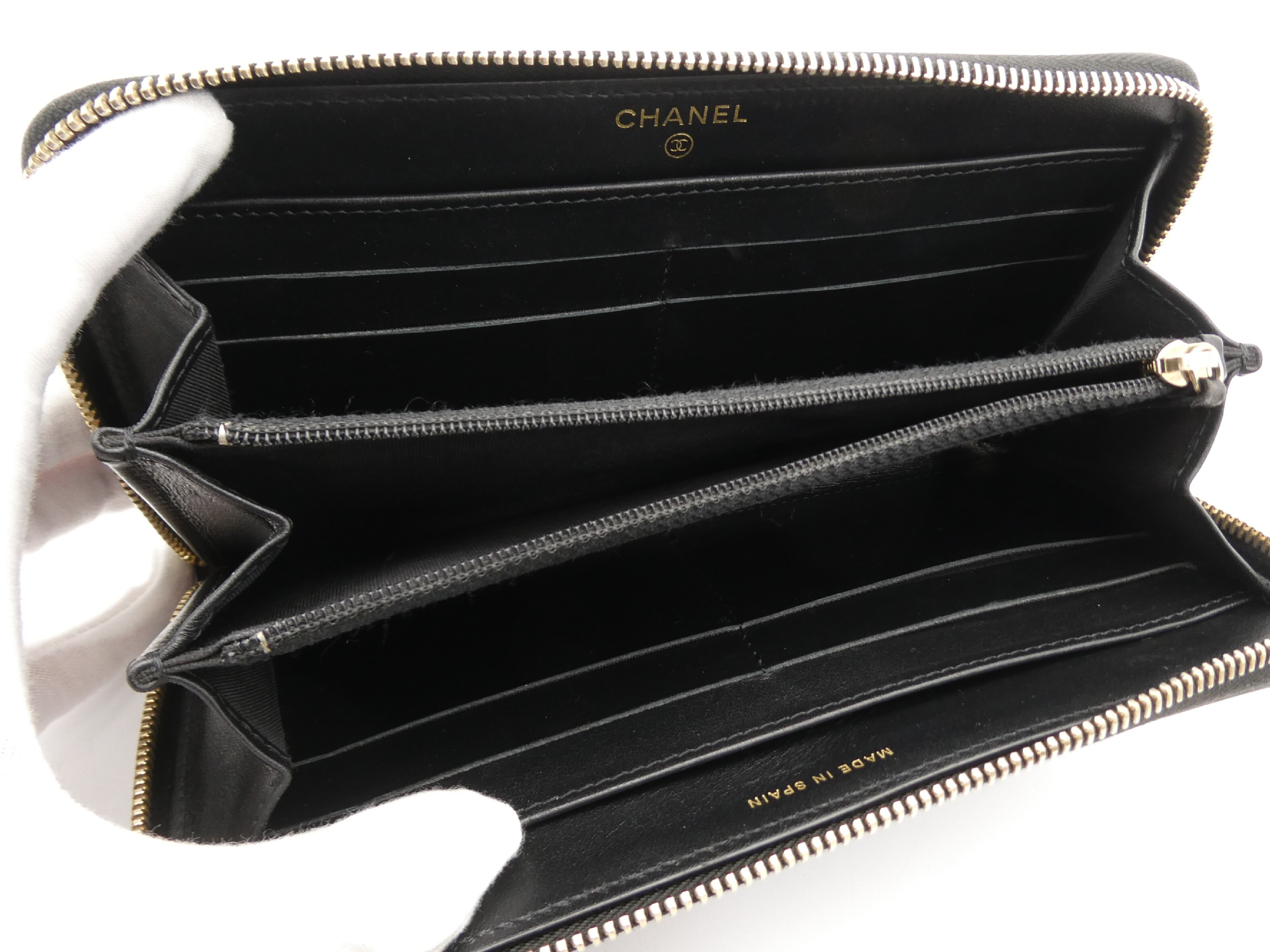 CC Filigree Matelassé Caviar Skin Wallet — view 7
