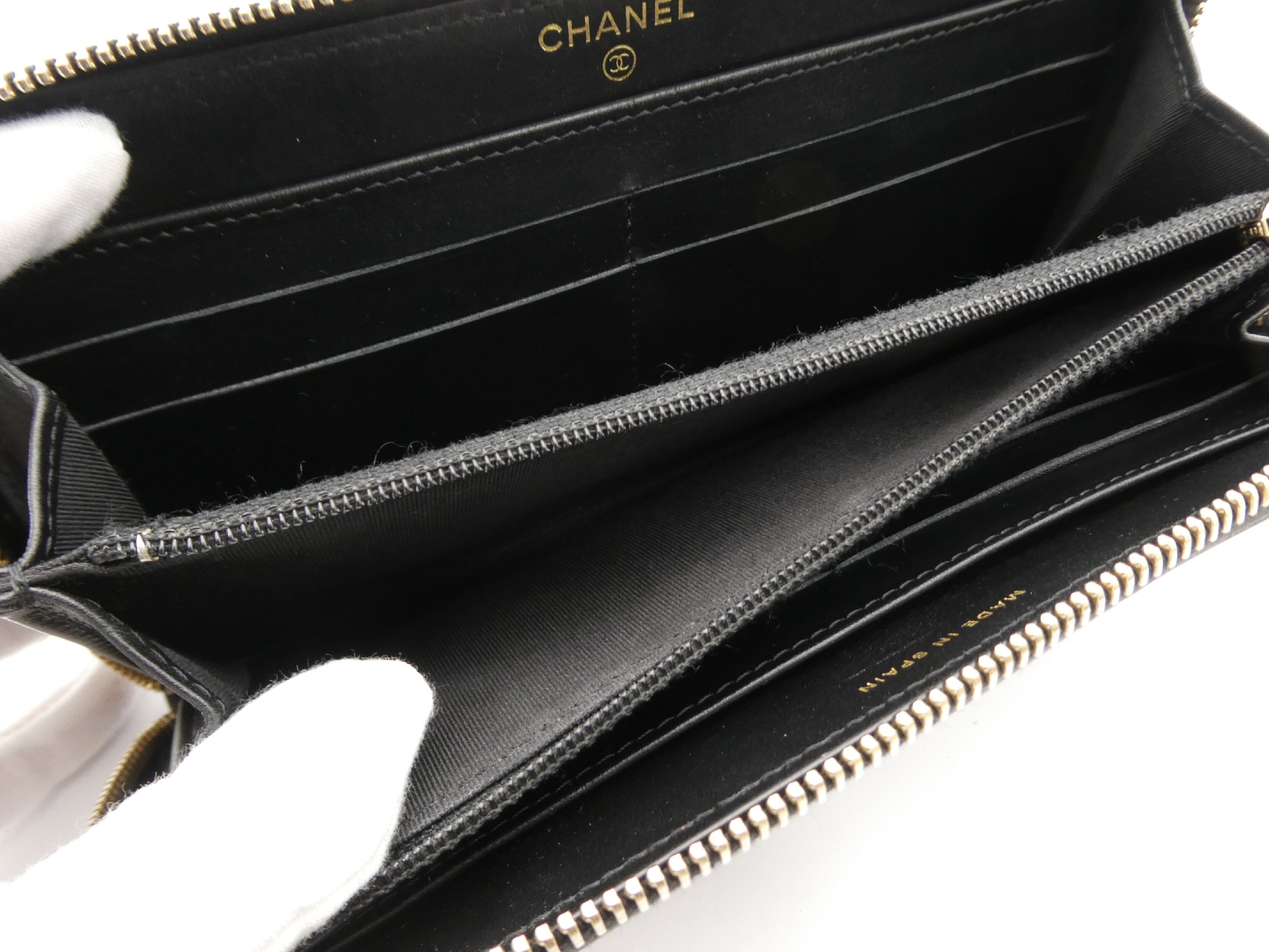 CC Filigree Matelassé Caviar Skin Wallet — view 8