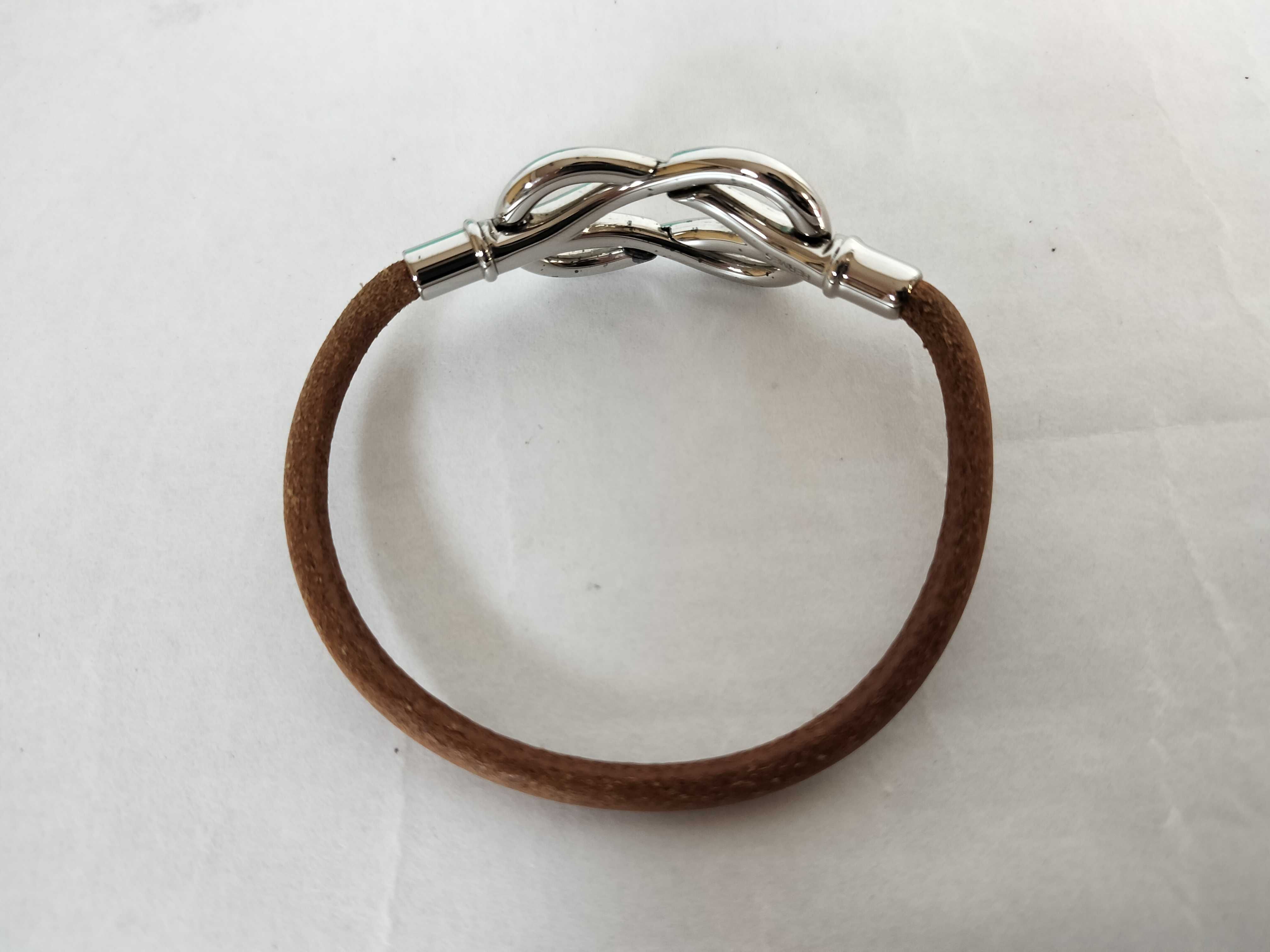 Atame Bracelet. Accessories: Box. Bracelet/Bangle. — view 2