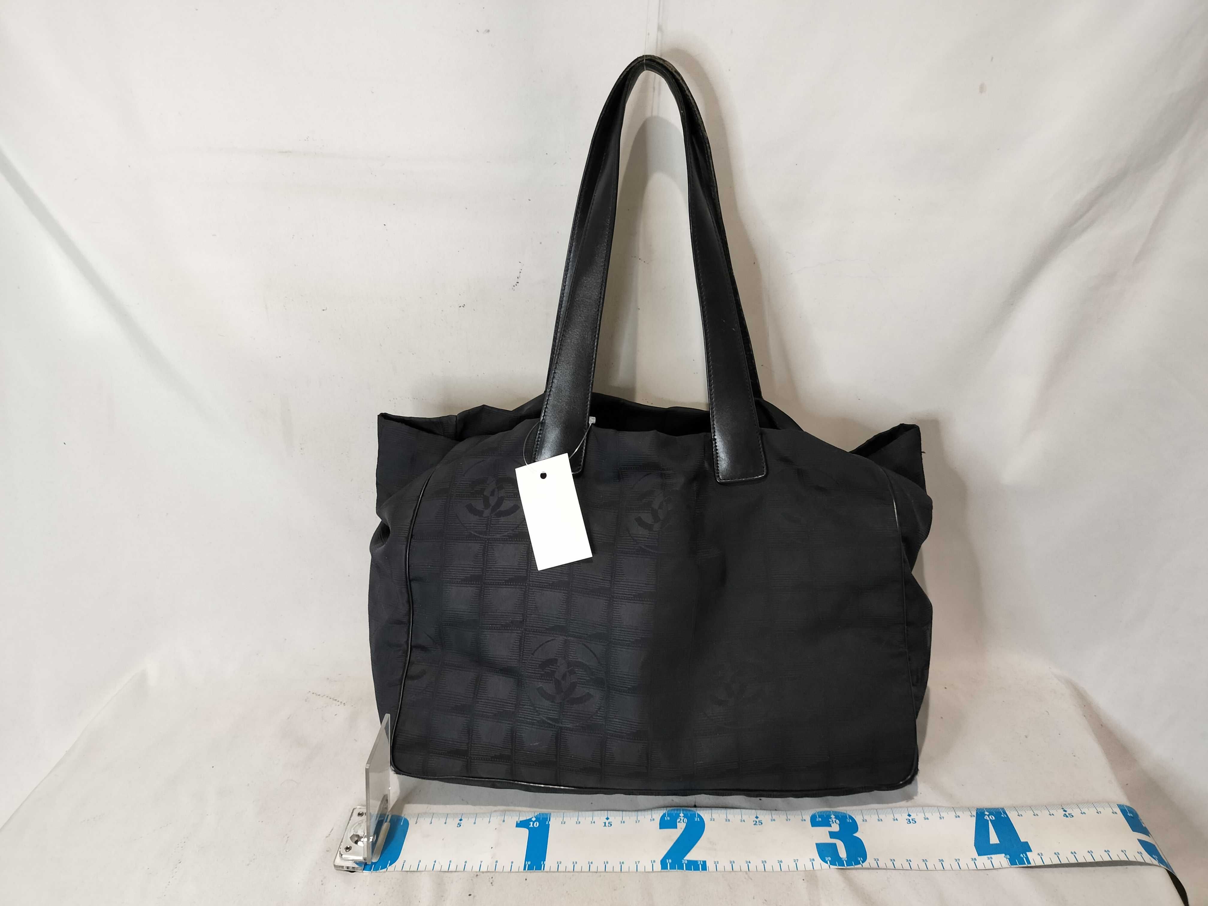 New Travel Line Tote MM Handbag — view 2