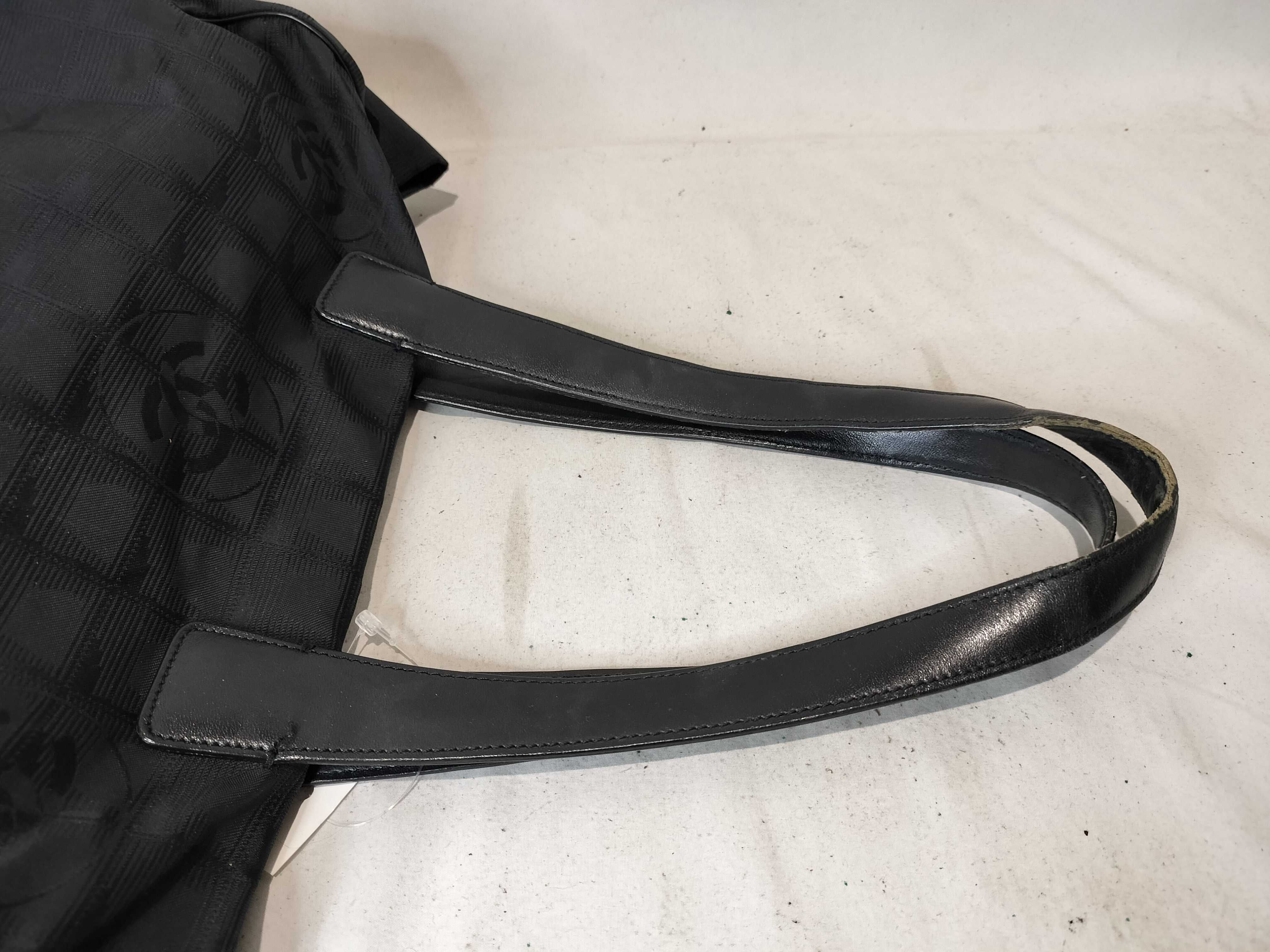 New Travel Line Tote MM Handbag — view 3
