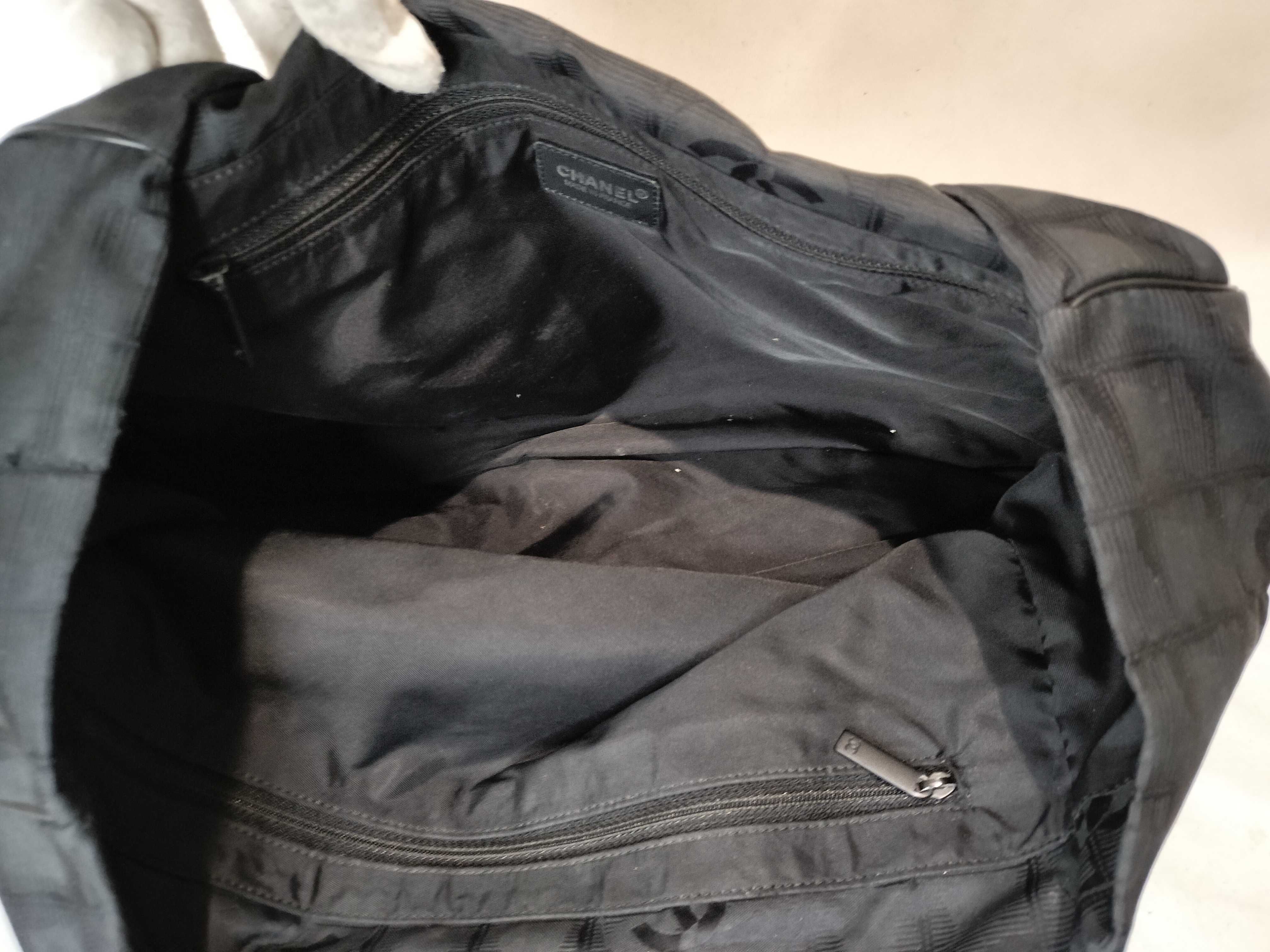 New Travel Line Tote MM Handbag — view 8