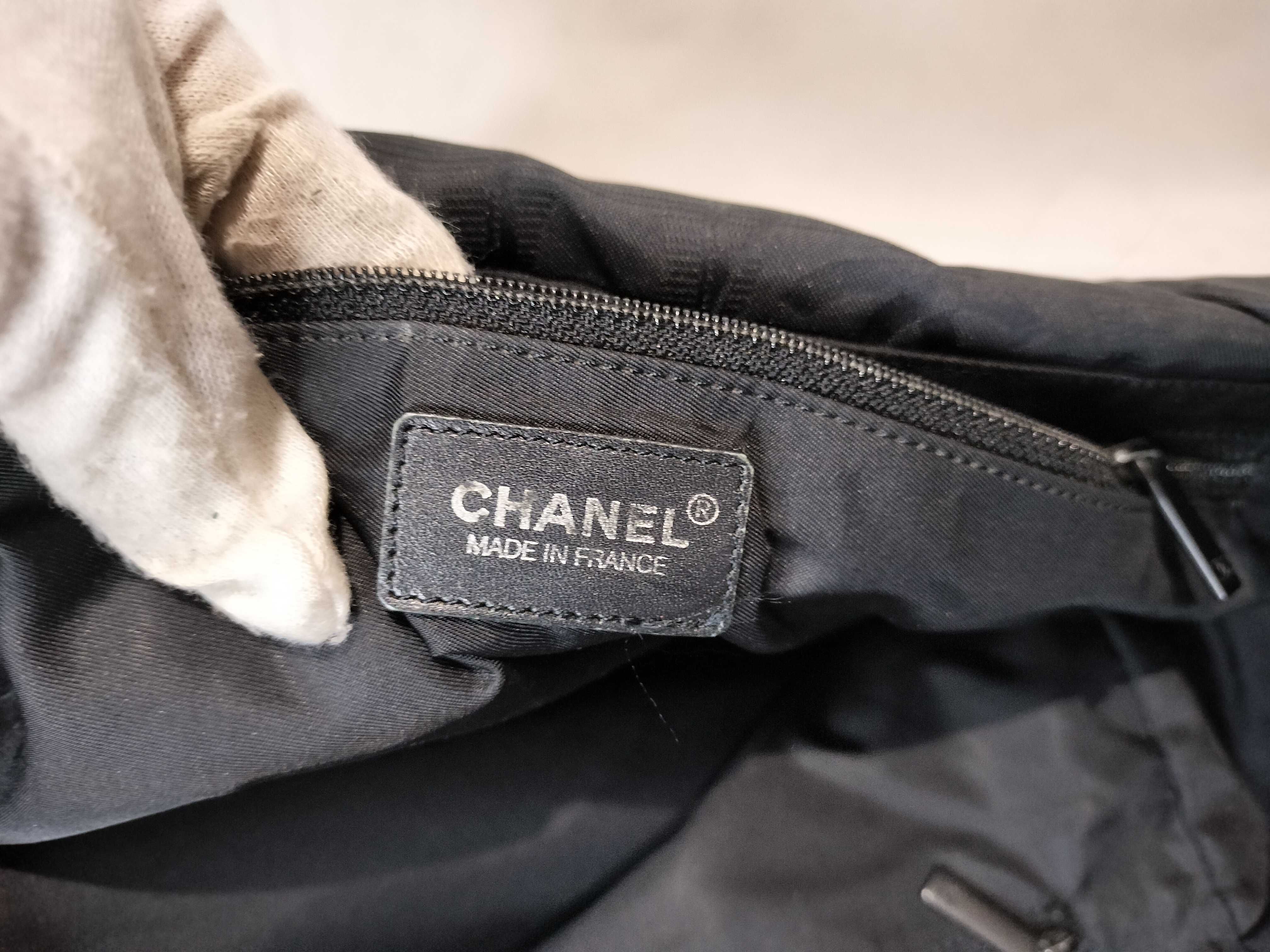 New Travel Line Tote MM Handbag — view 10