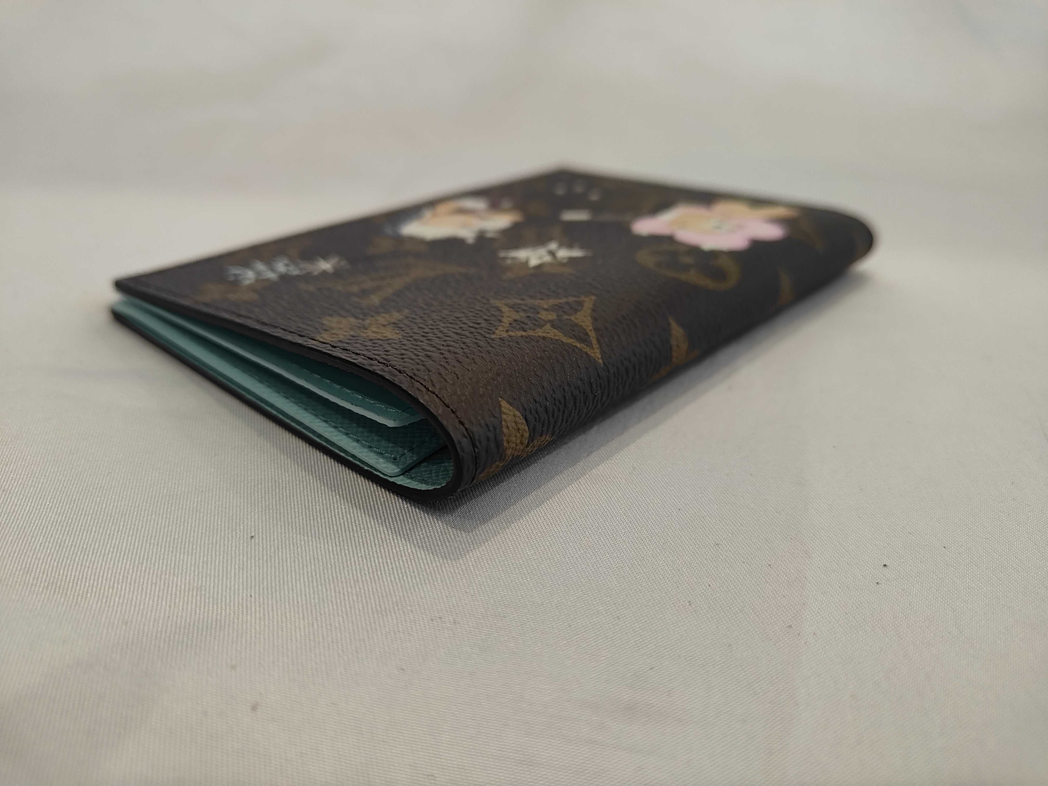 Monogram Couverture Passport Case Vivienne Card Case — view 4