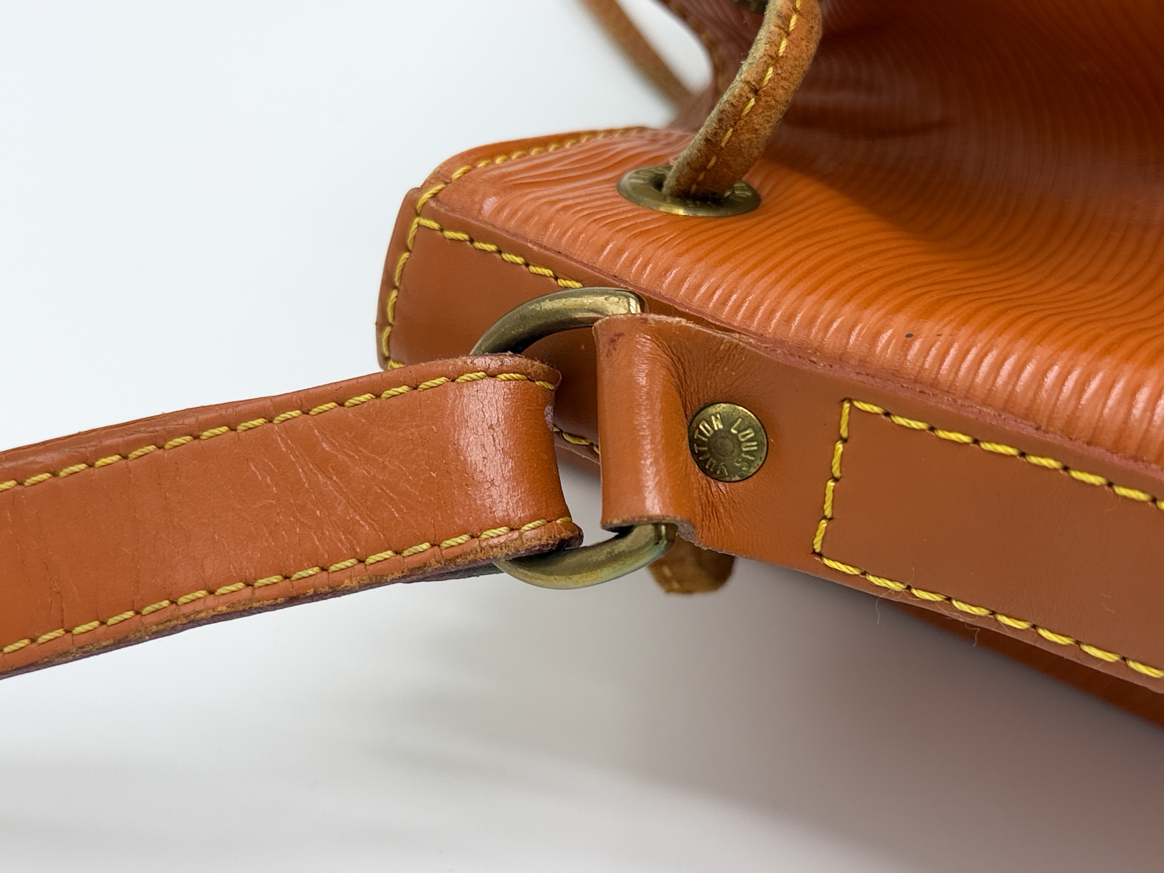 Epi M44103 Petit Noé Kenya Brown Shoulder Bag — view 6
