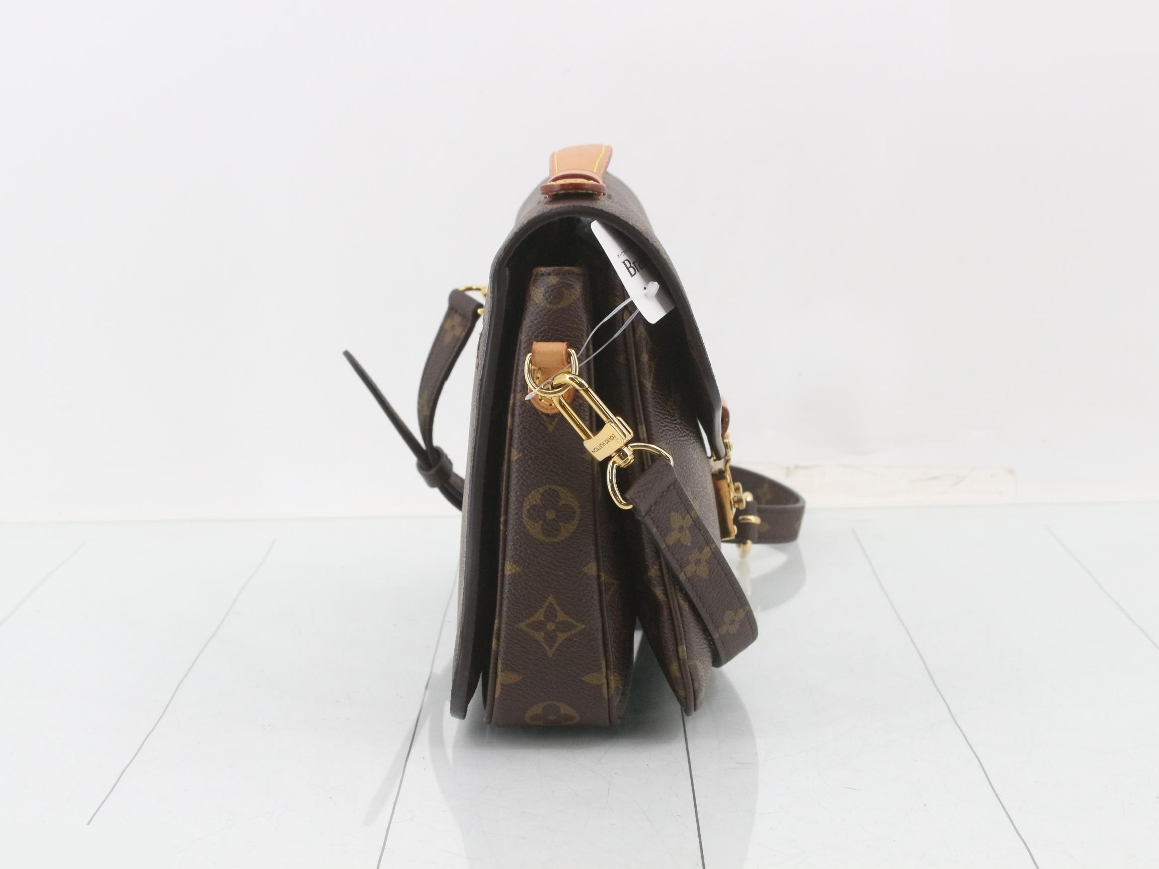Monogram Pochette Métis 2-Way Shoulder/Handbag — view 4