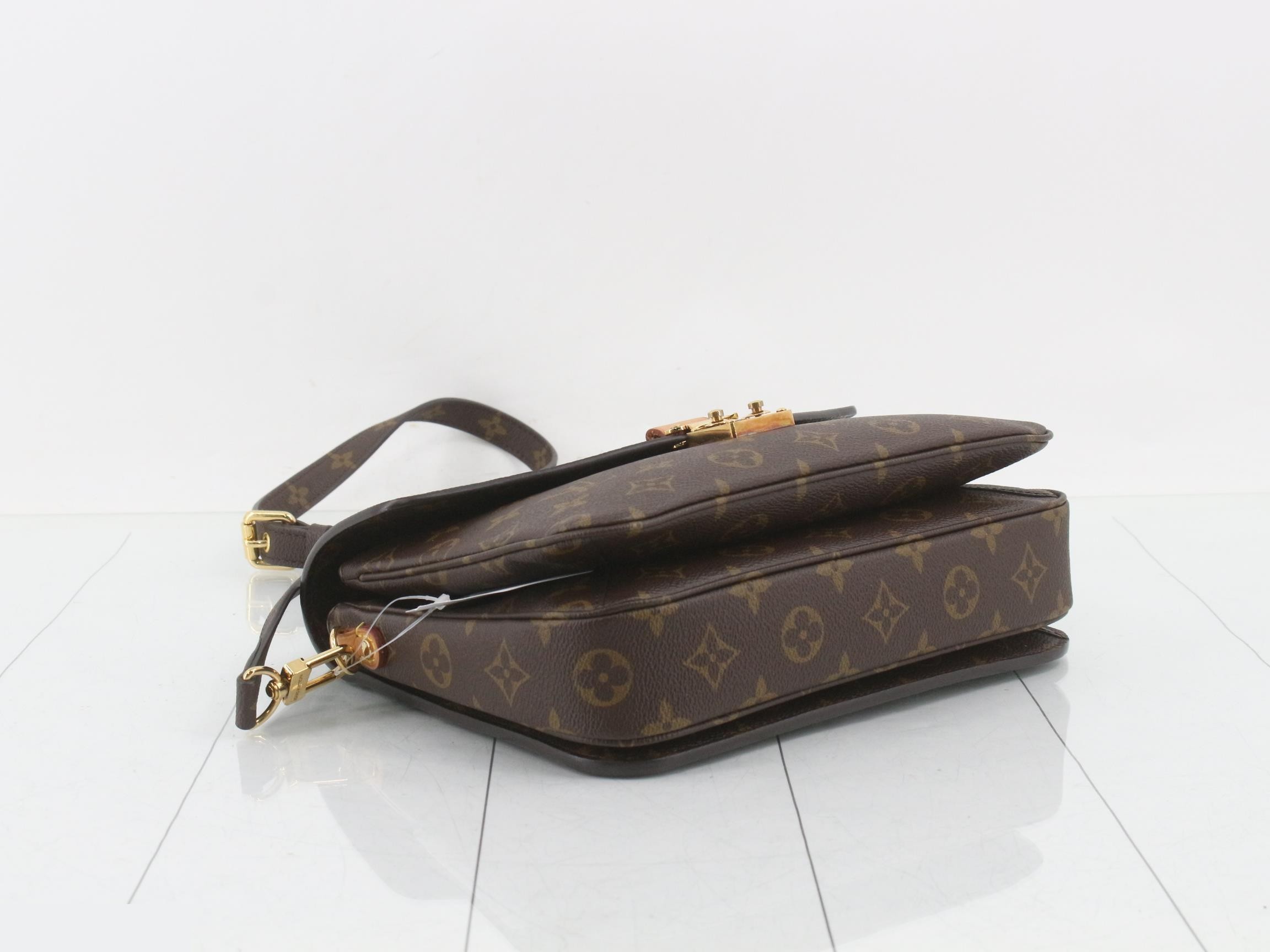 Monogram Pochette Métis 2-Way Shoulder/Handbag — view 5