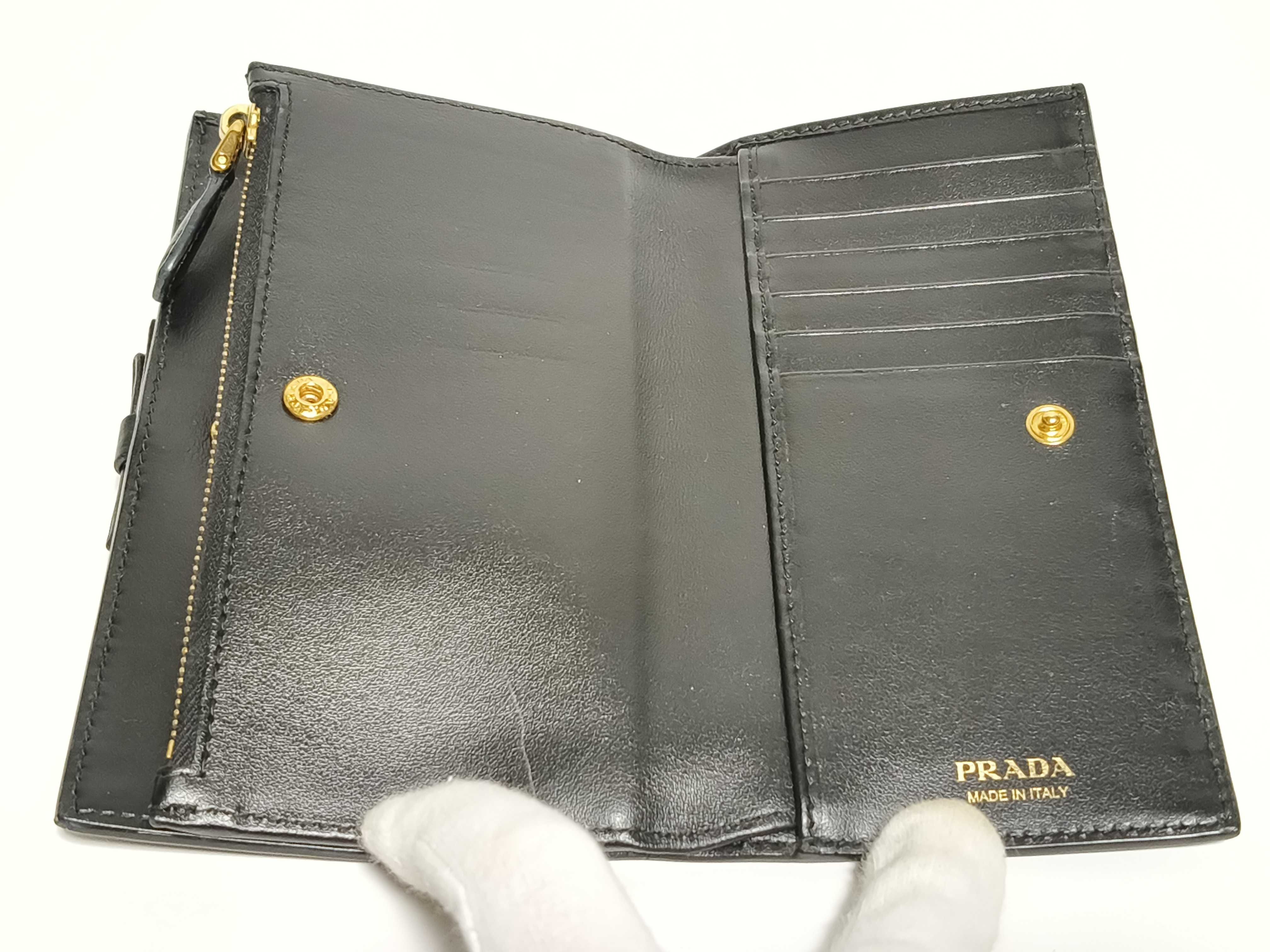 Ribbon Leather Bi-fold Wallet Black Serial Number Box Wallet — view 11