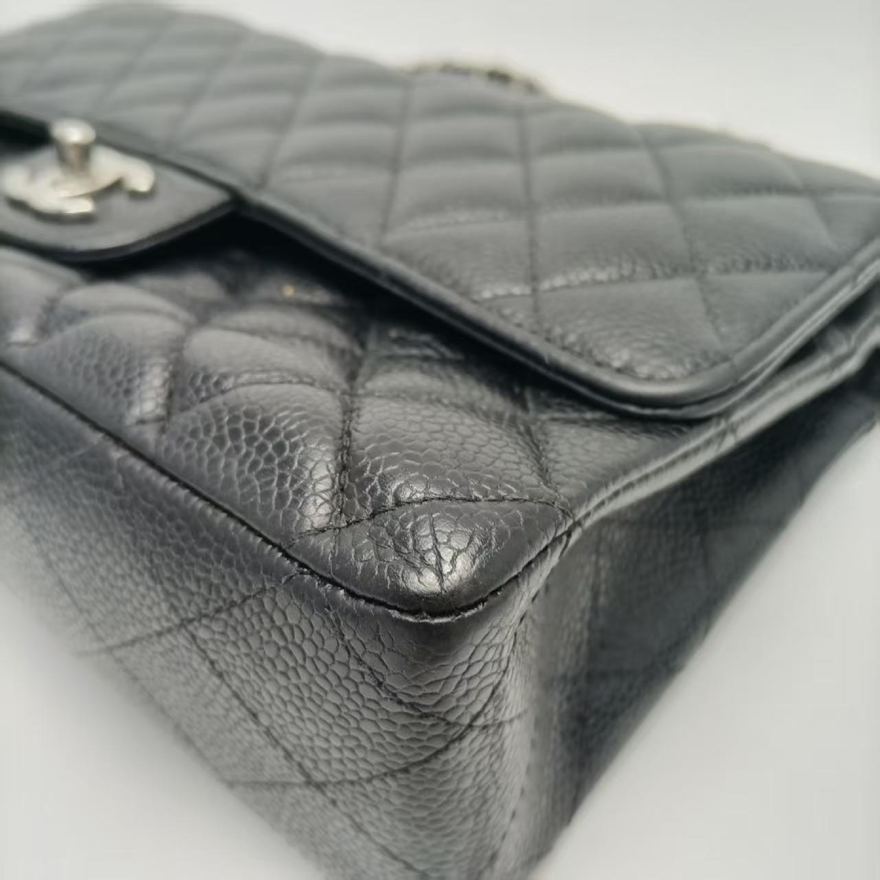 Classic Flap Cowhide Shoulder Bag Serial Number 15 Shoulder Bag — view 7