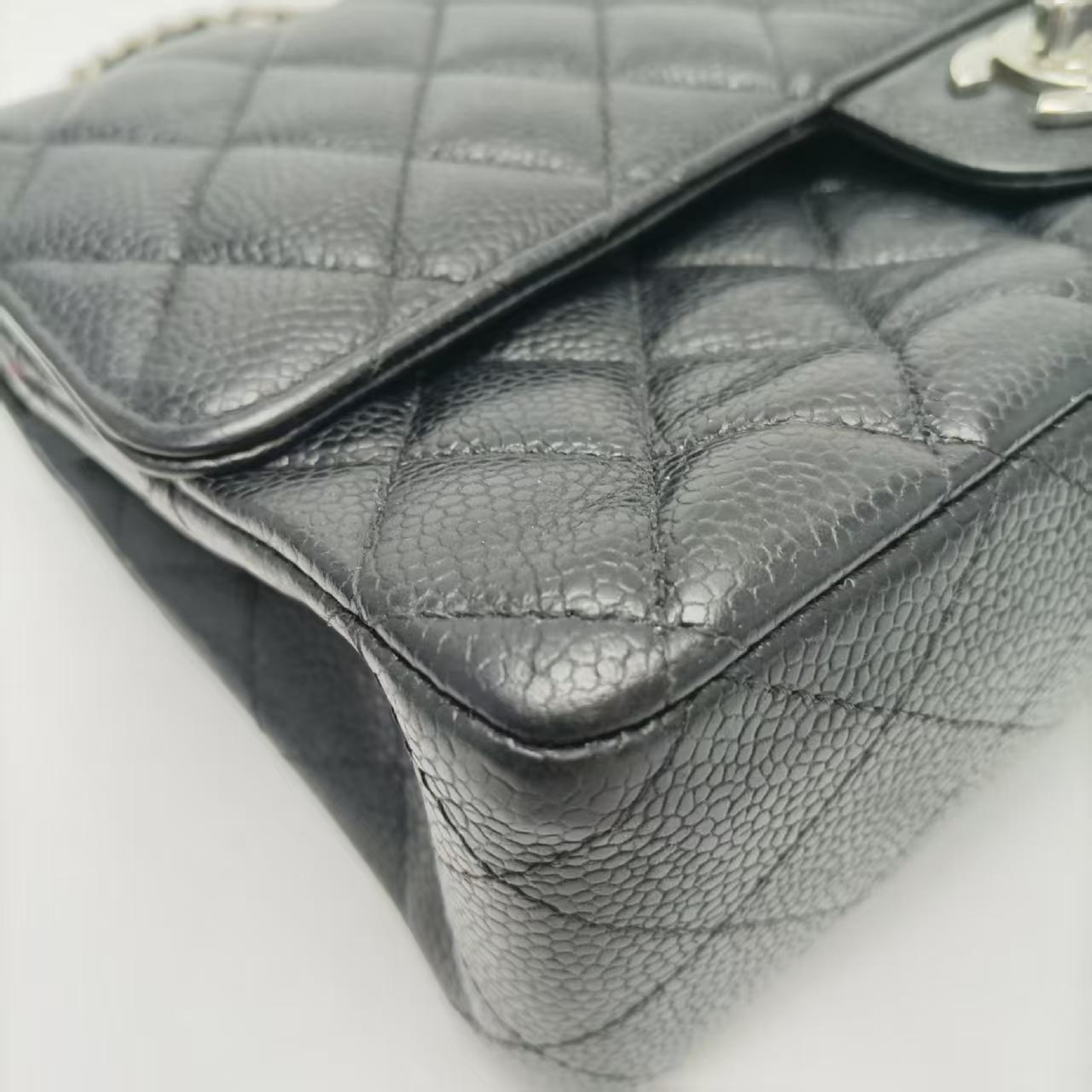 Classic Flap Cowhide Shoulder Bag Serial Number 15 Shoulder Bag — view 8