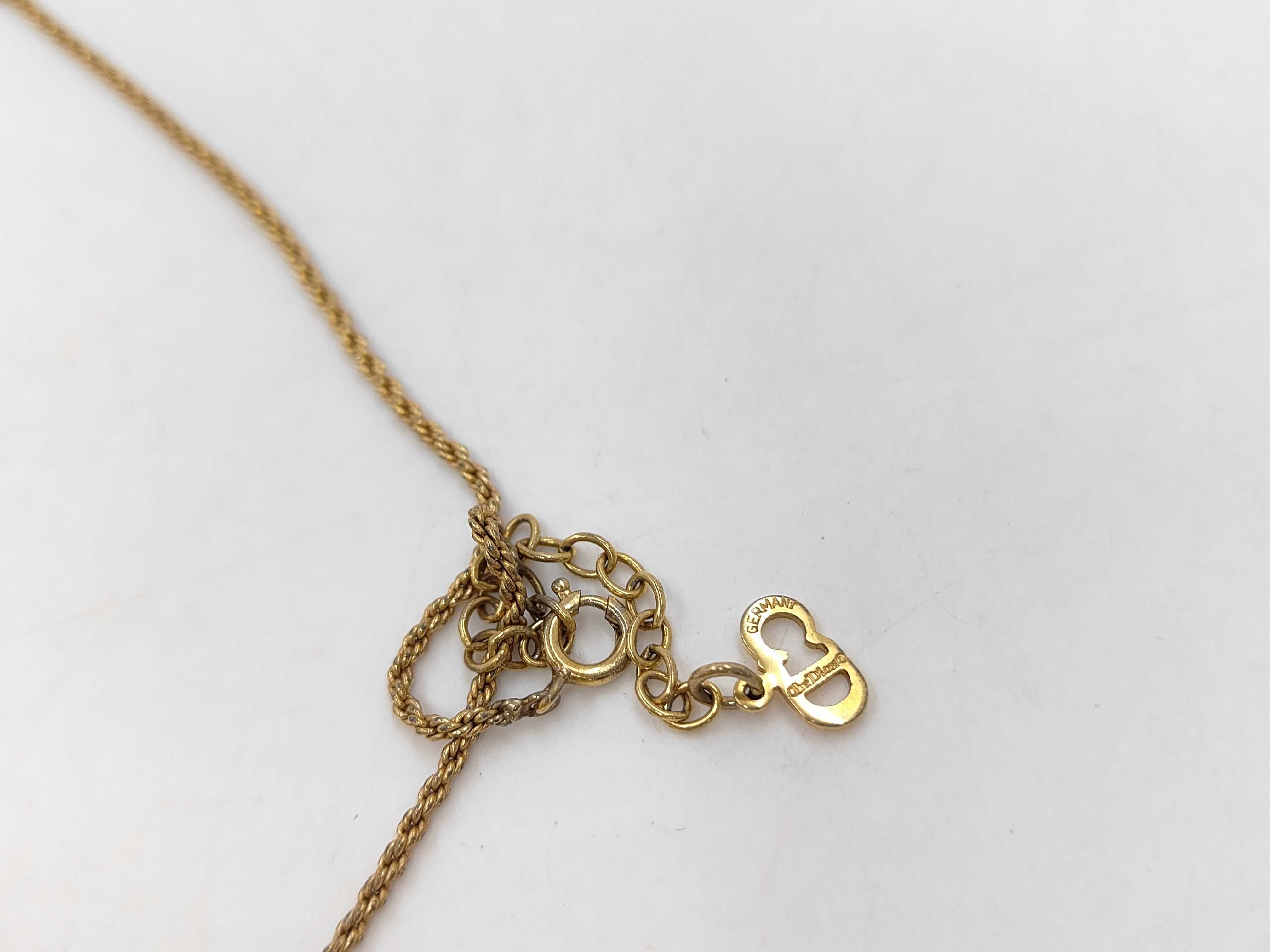 necklace — view 3