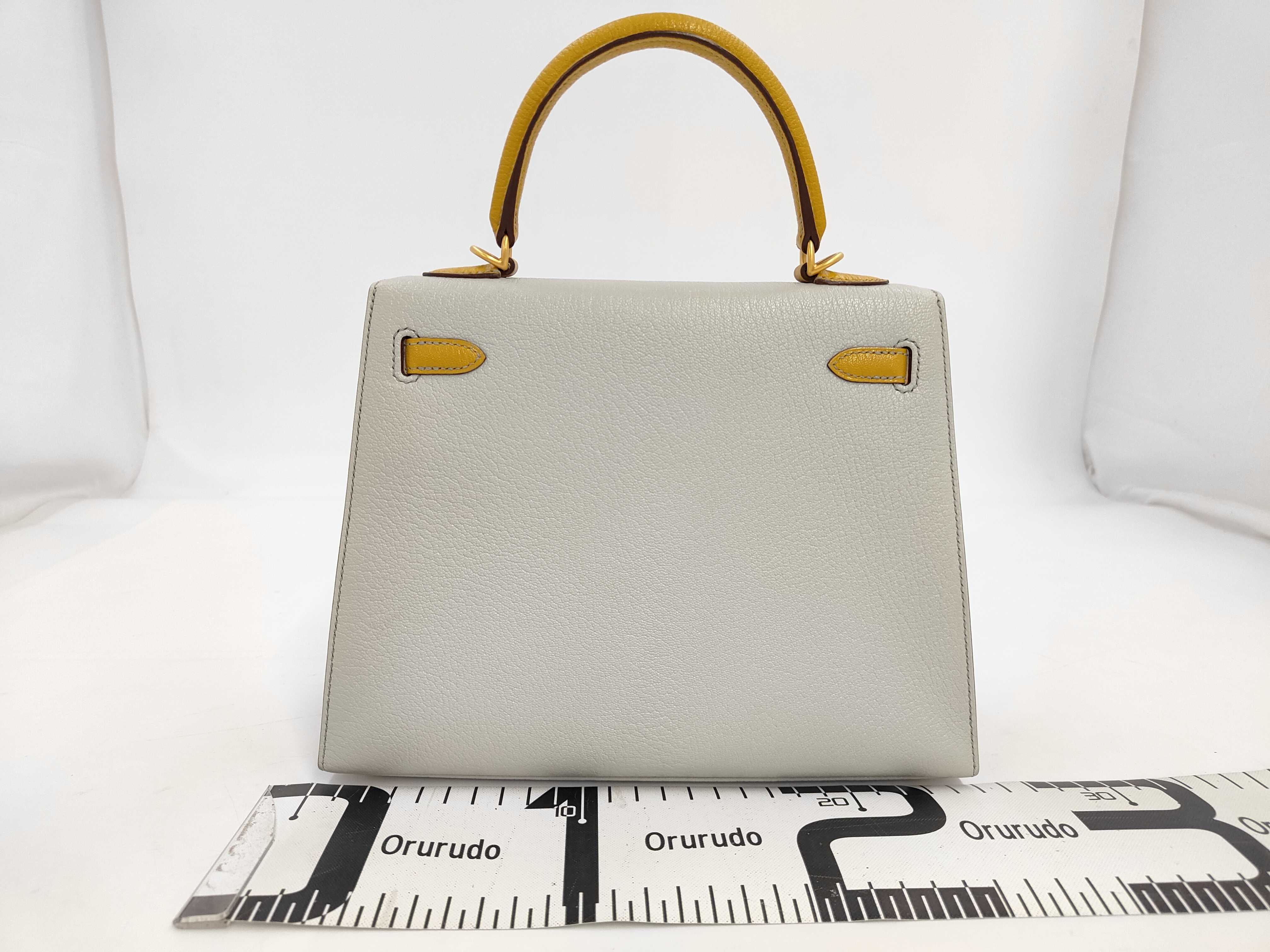 Kelly 25 Handbag & Shoulder Bag with Gold Buckle — view 2