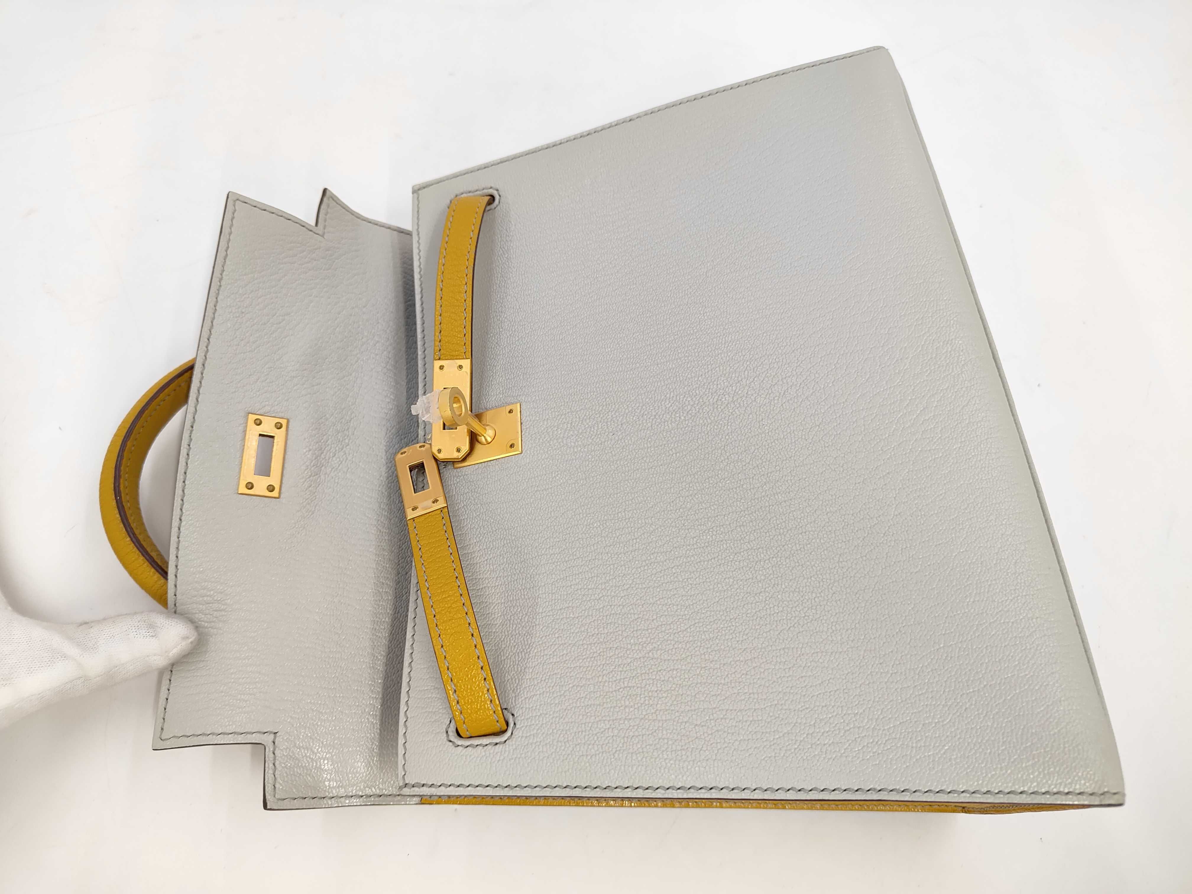Kelly 25 Handbag & Shoulder Bag with Gold Buckle — view 8
