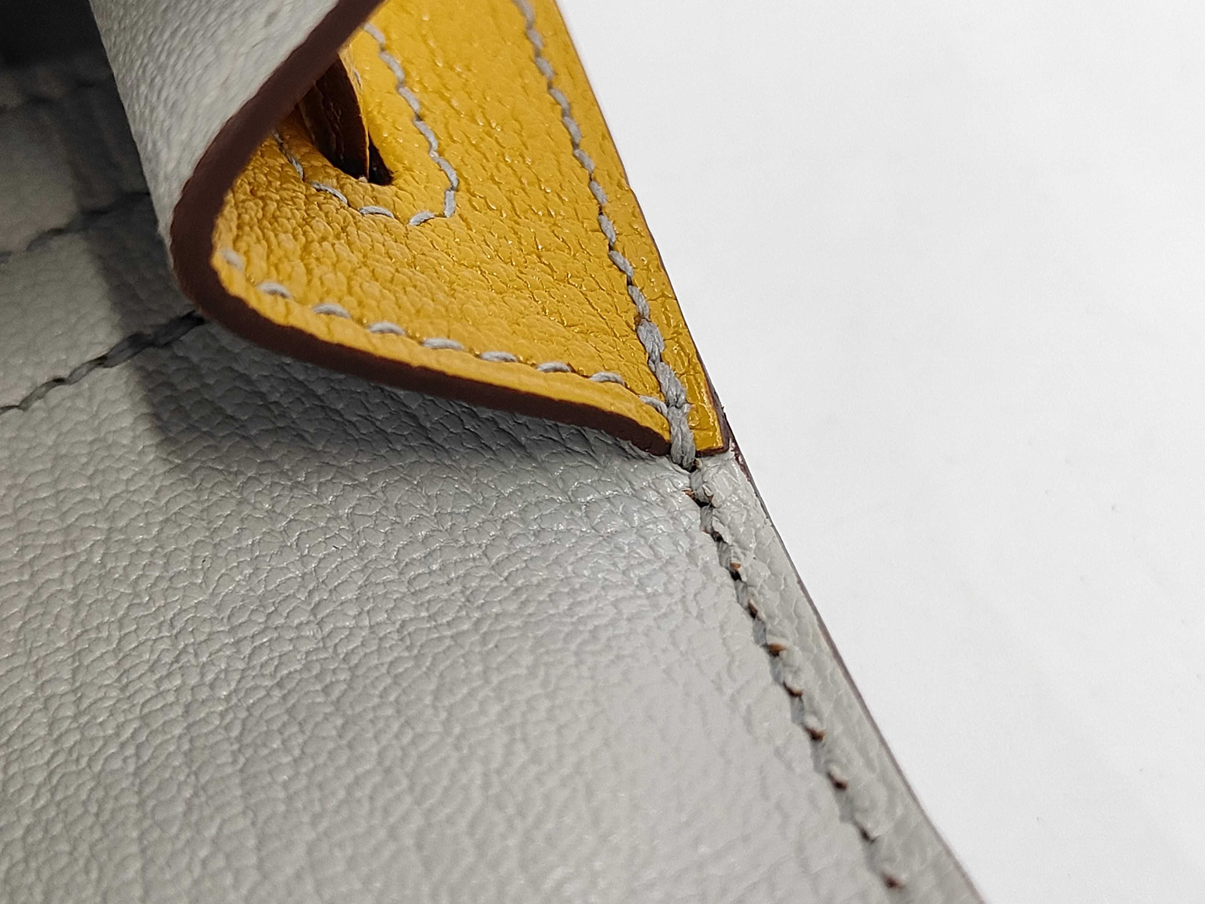 Kelly 25 Handbag & Shoulder Bag with Gold Buckle — view 9