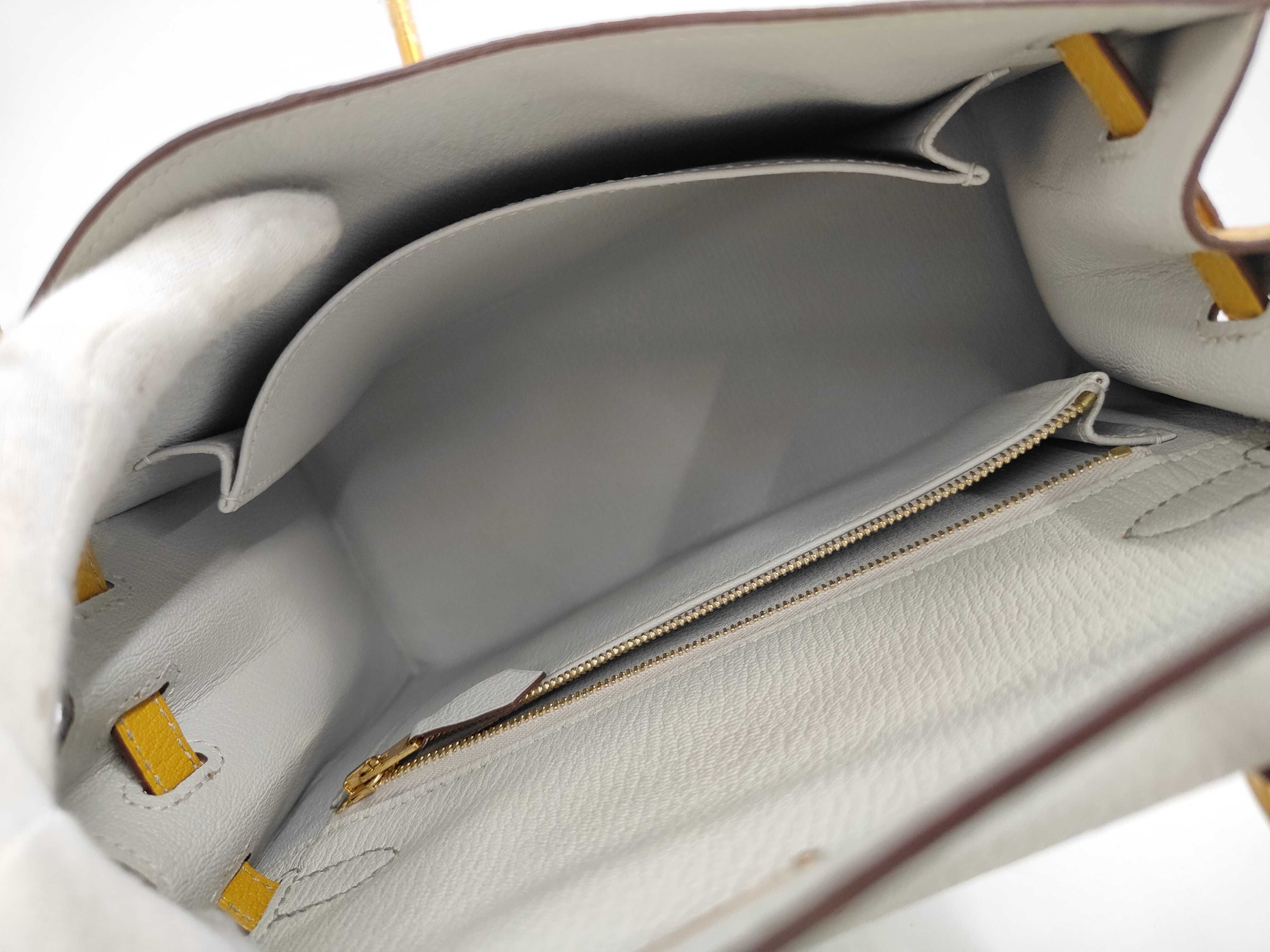 Kelly 25 Handbag & Shoulder Bag with Gold Buckle — view 10
