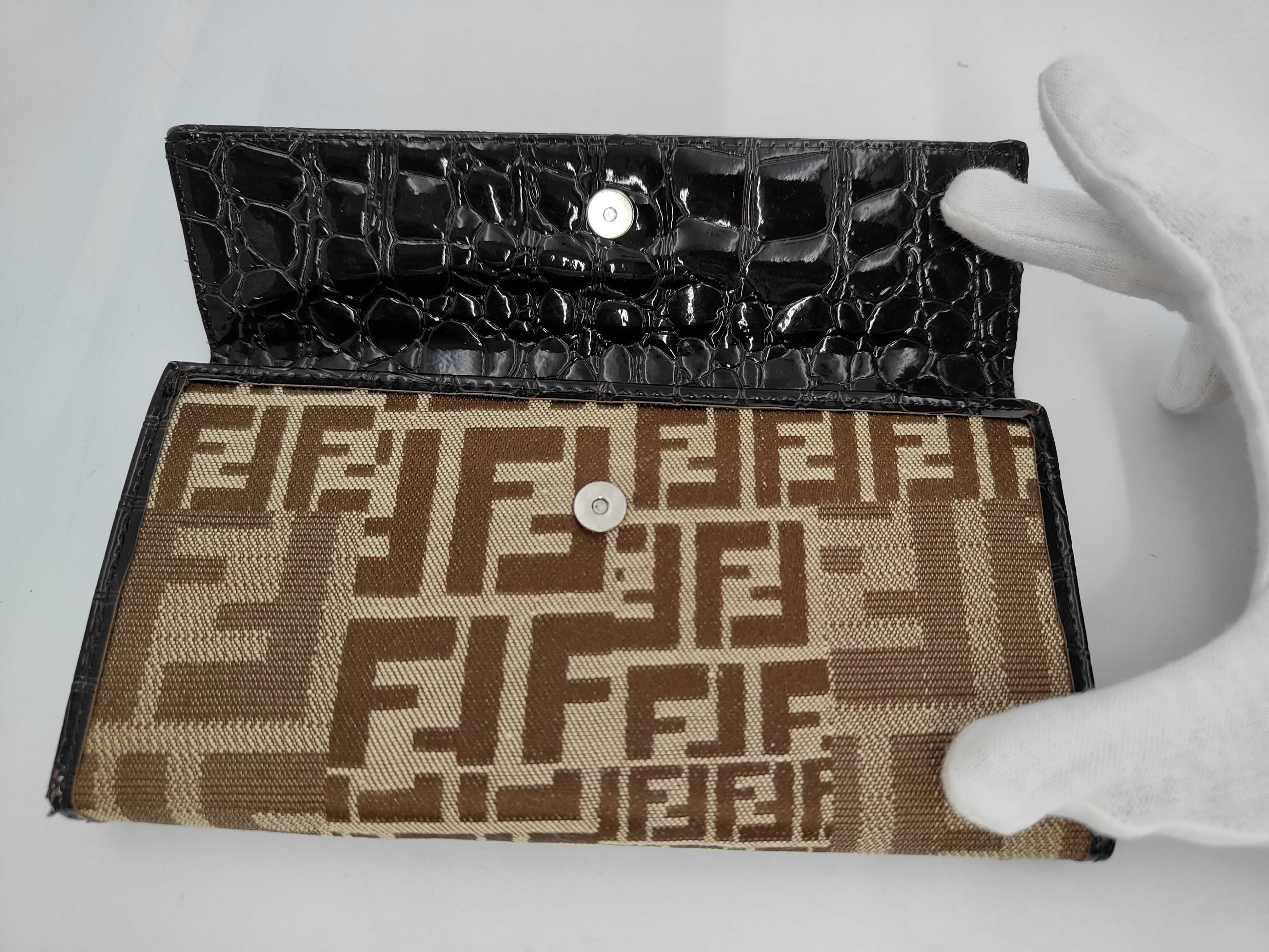 wallet — view 4