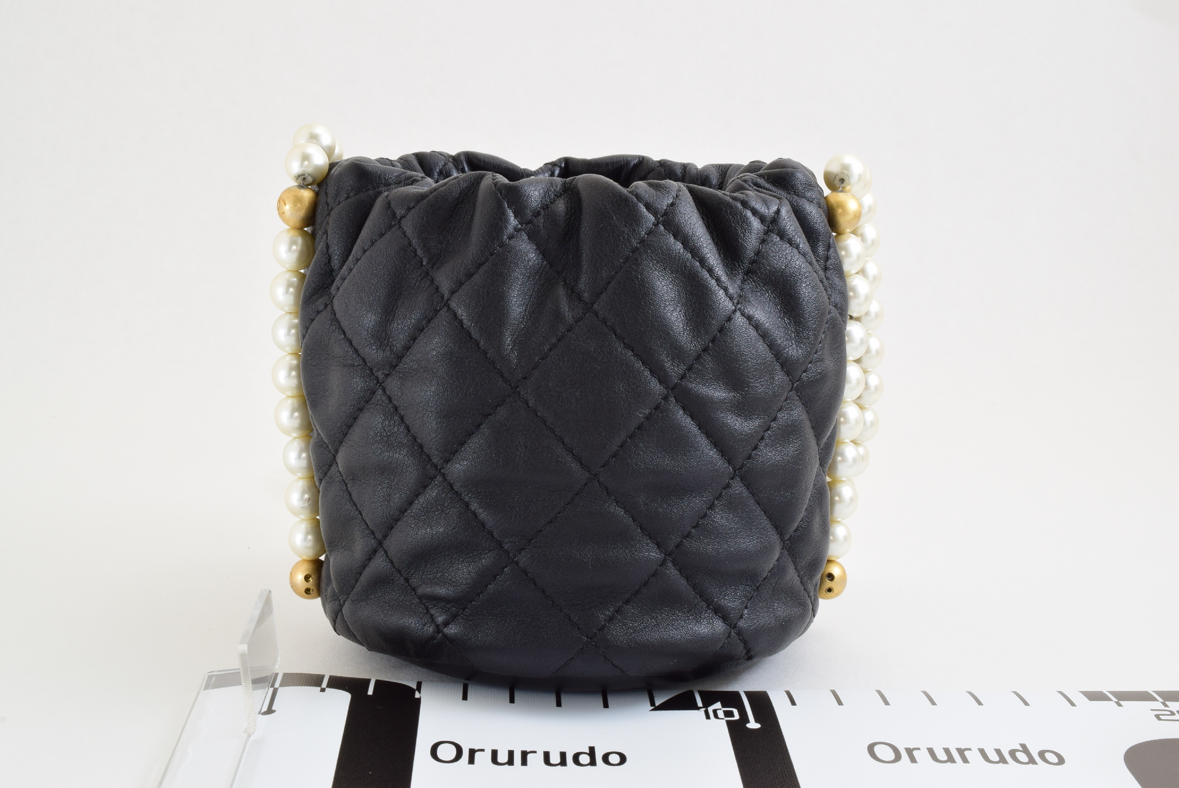 Matelasse Pearl Chain Shoulder Seal Shoulder Bag — view 3