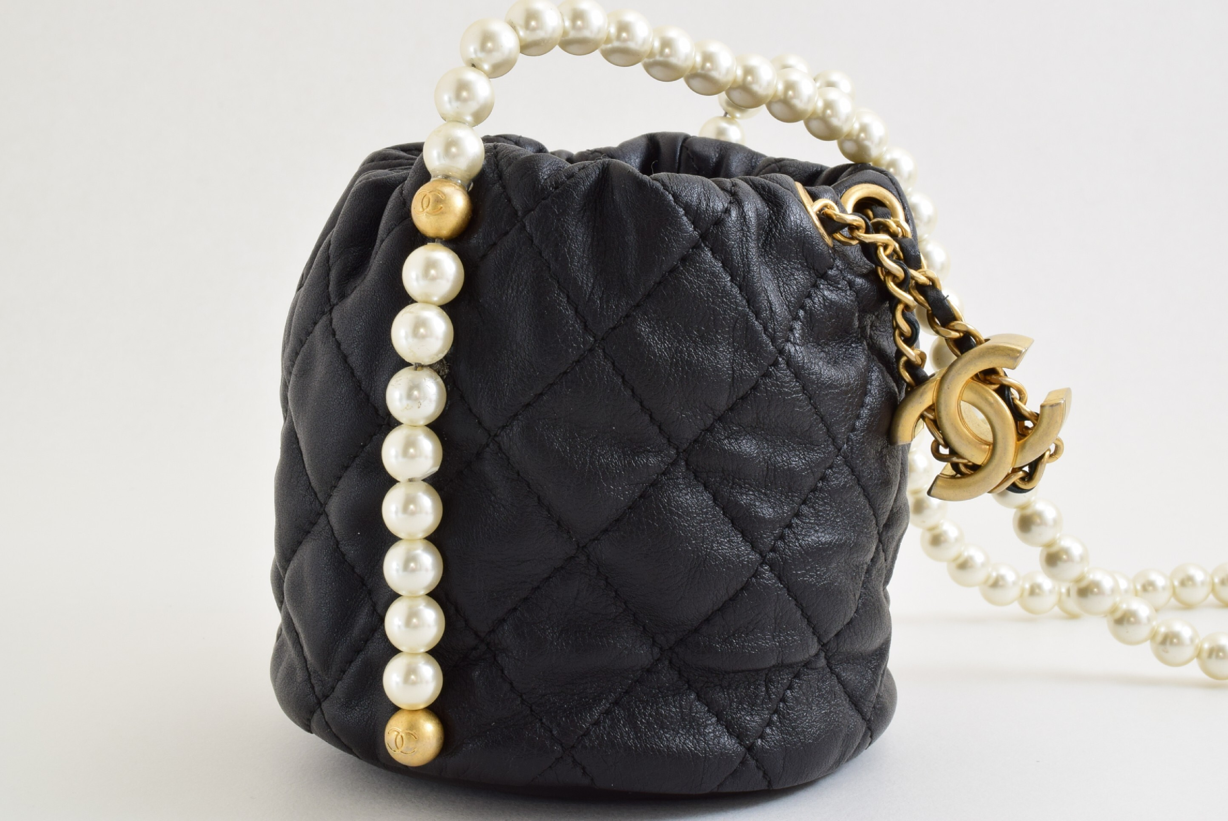 Matelasse Pearl Chain Shoulder Seal Shoulder Bag — view 9