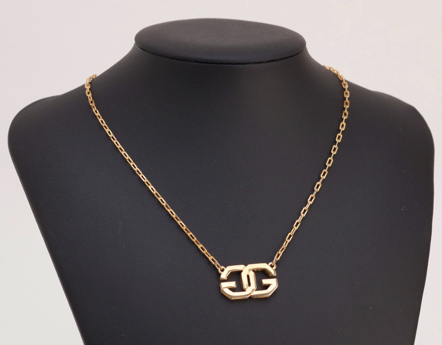 Other lines: precious metals, necklaces, pendants — view 2