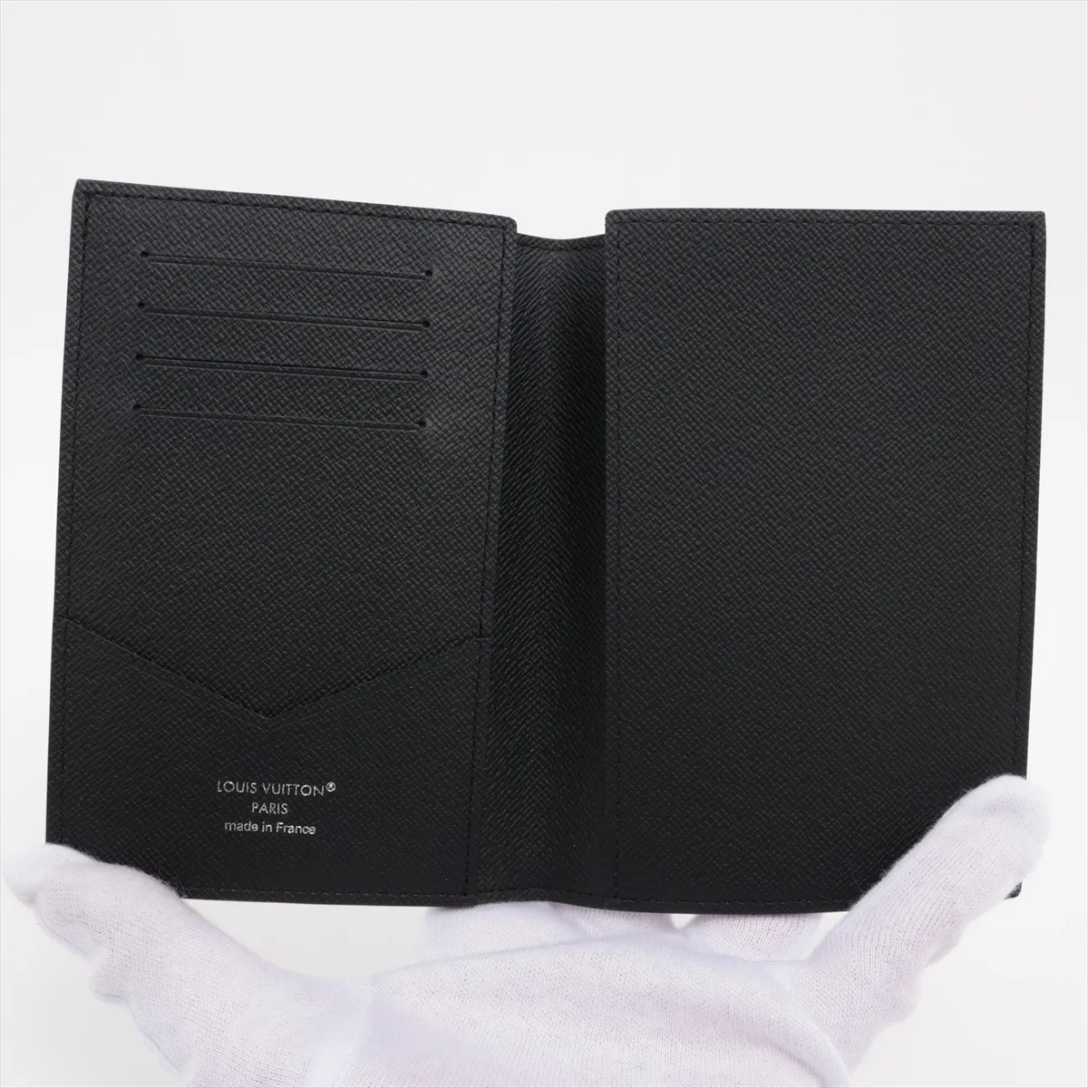 Eclipse Couverture Passport M64501 Black Passport Case (RFID Activated) — view 3