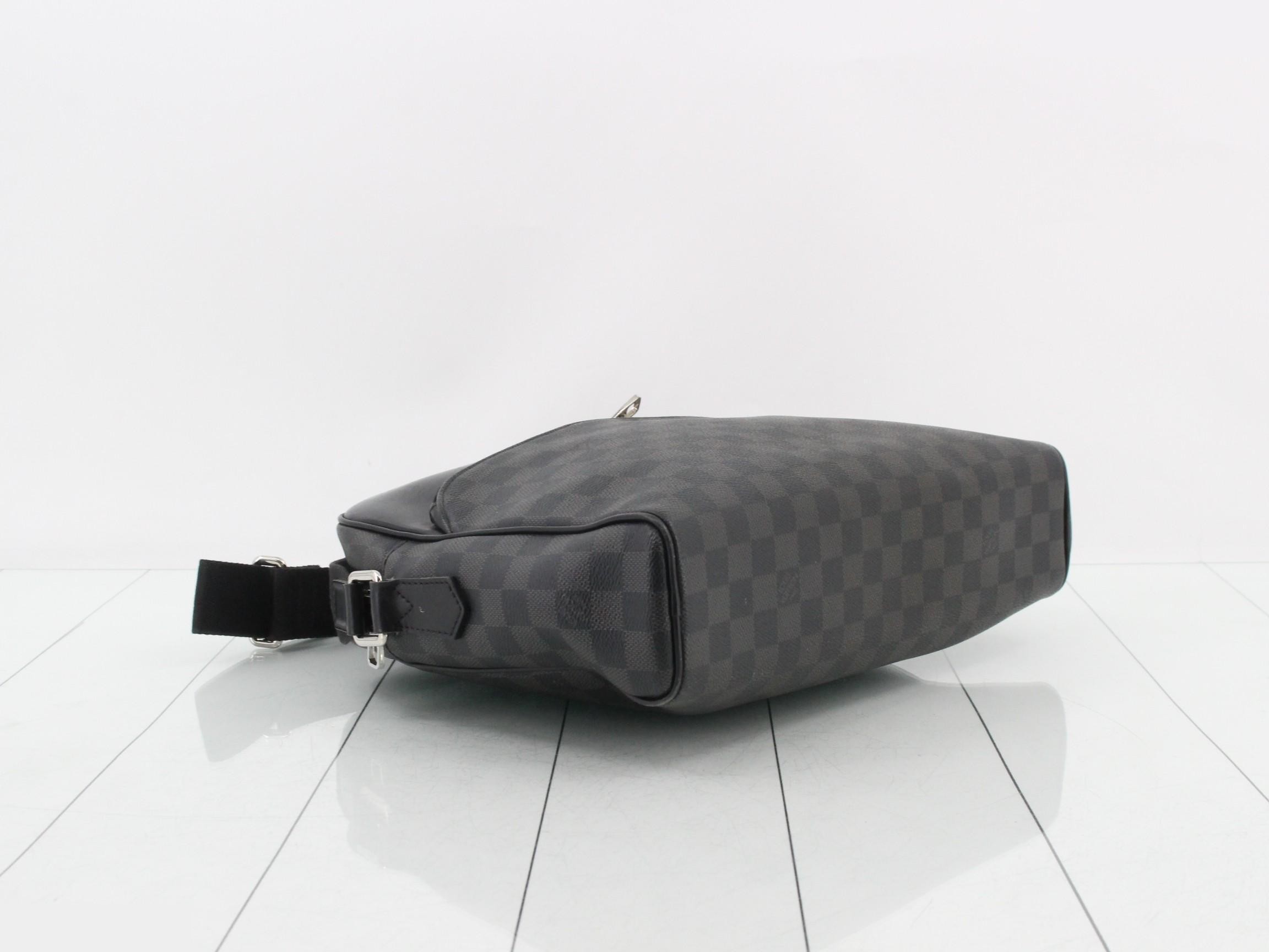 Damier Graphite Shoulder Bag — view 5