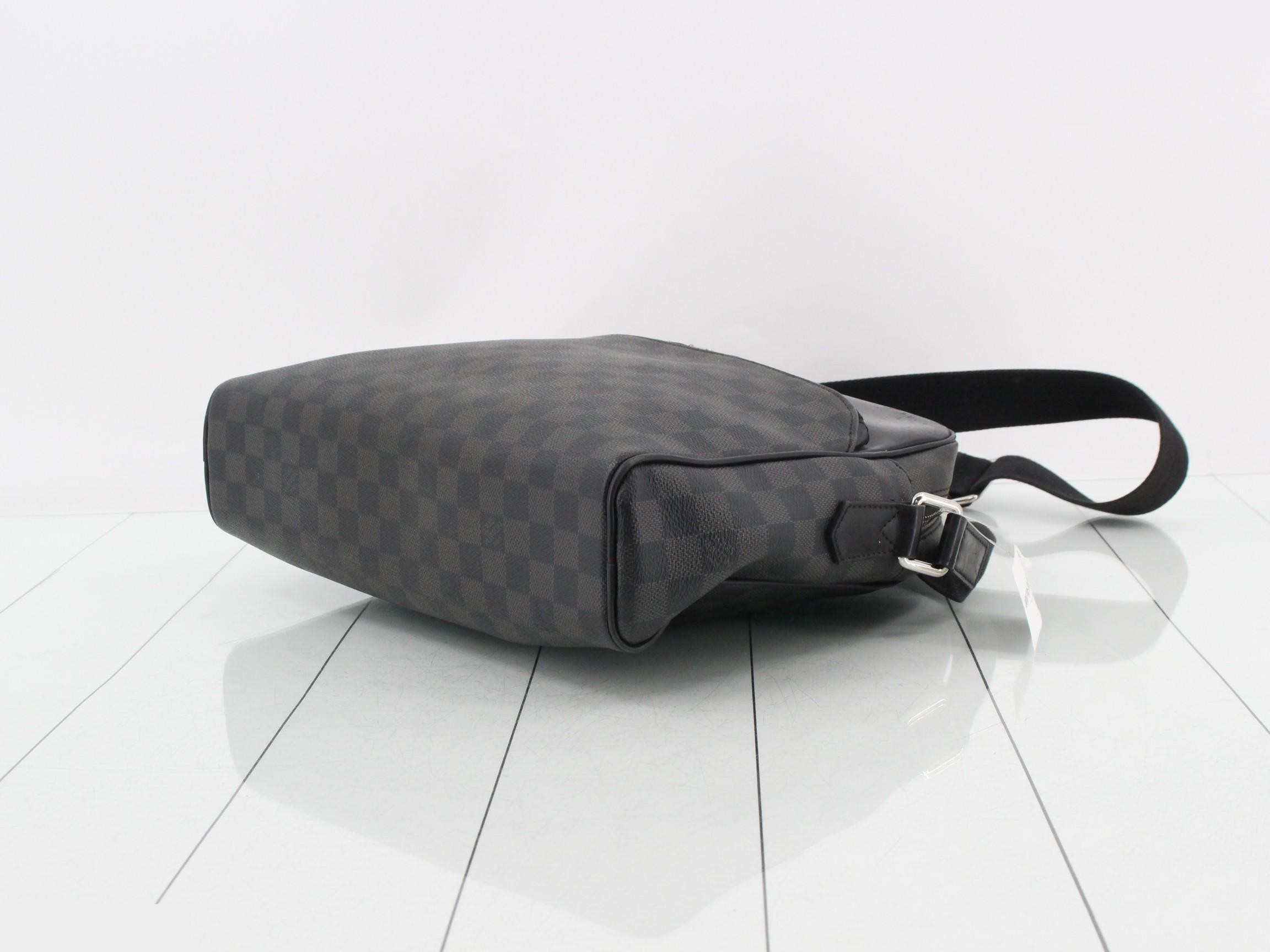 Damier Graphite Shoulder Bag — view 6