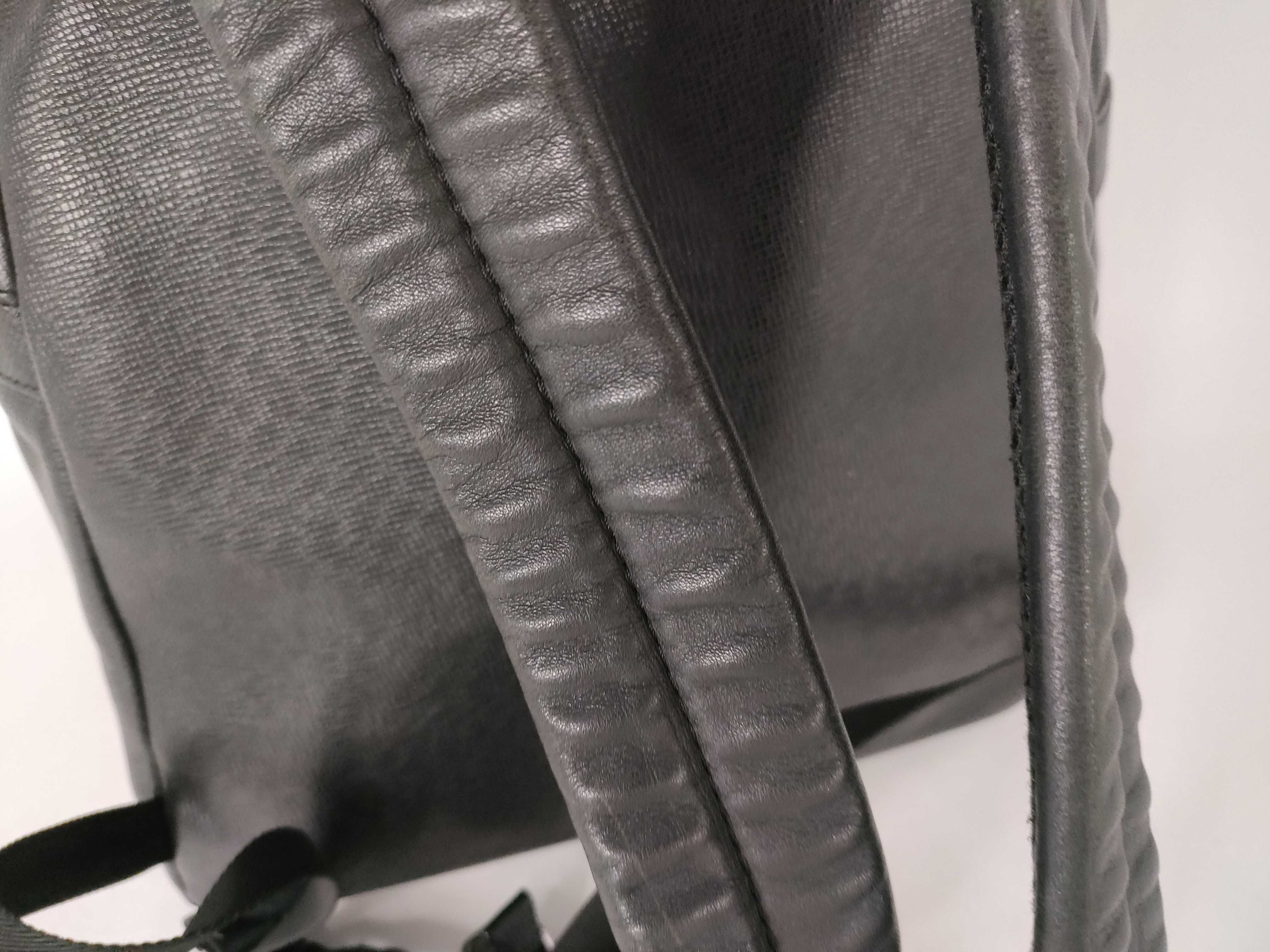 Taiga Discovery Backpack, Taiga Leather, Black Backpack — view 4