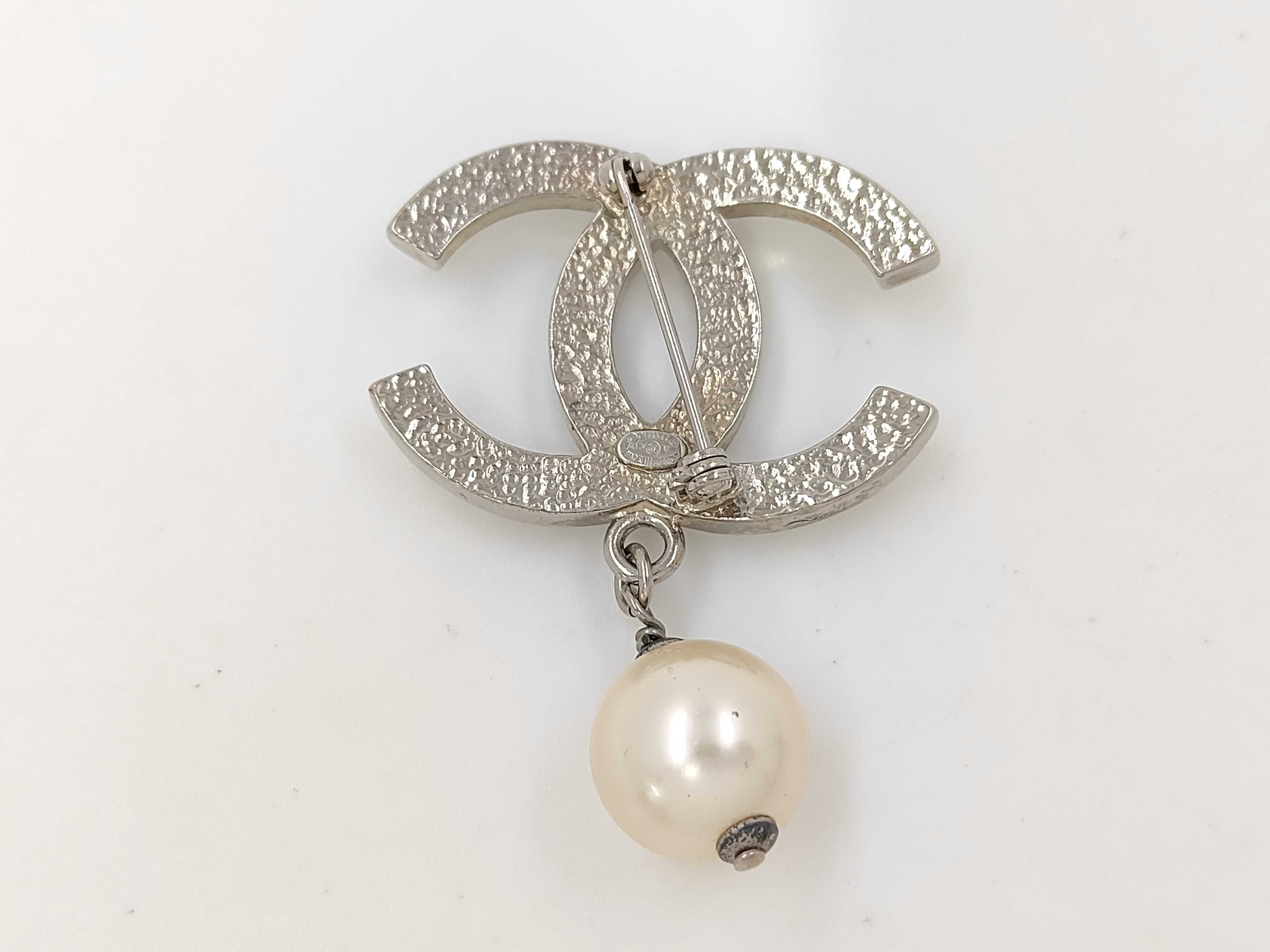 Brooch, Swing, Pearl, Coco Mark, A13V Brooch — view 2