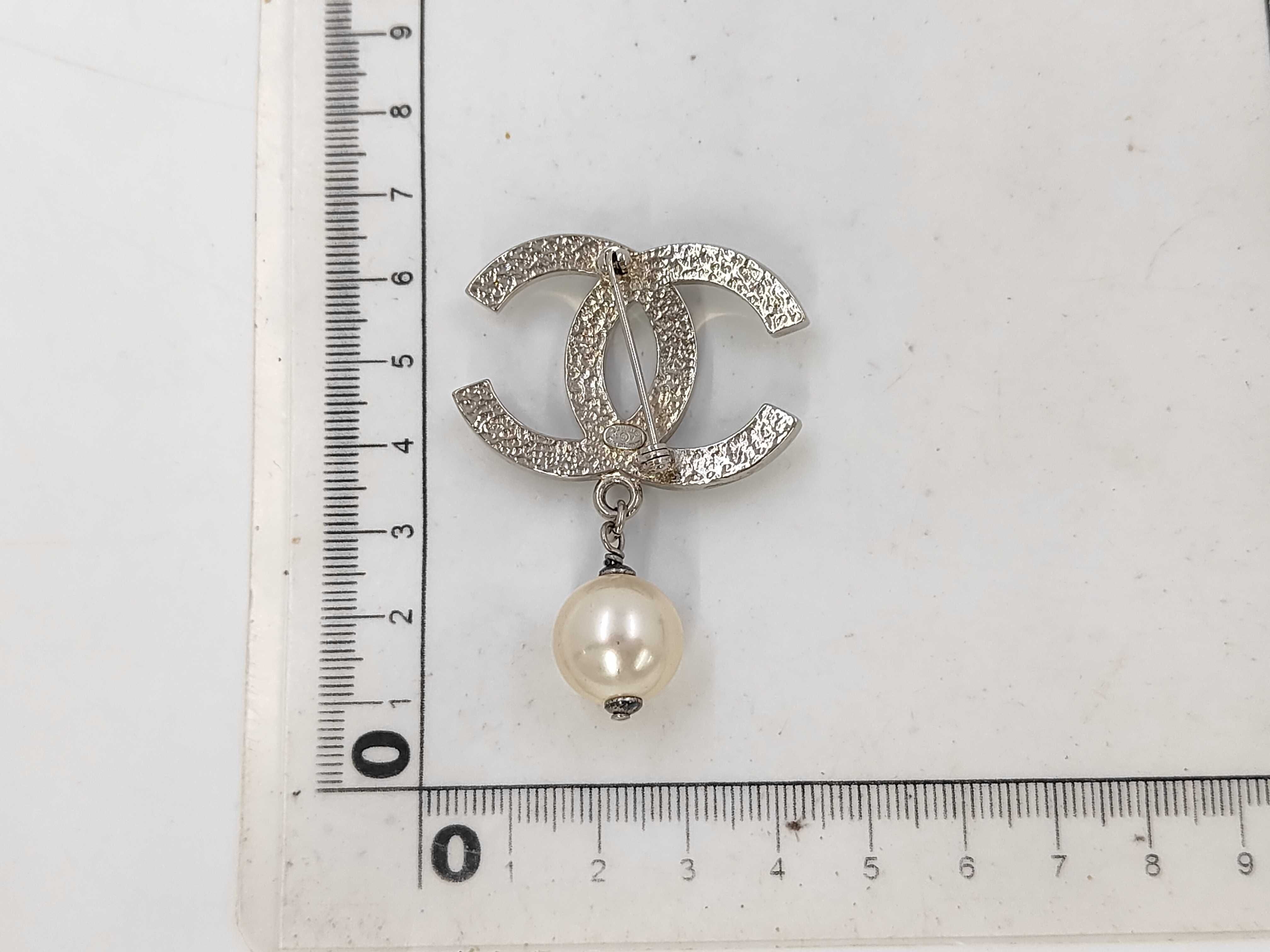 Brooch, Swing, Pearl, Coco Mark, A13V Brooch — view 5