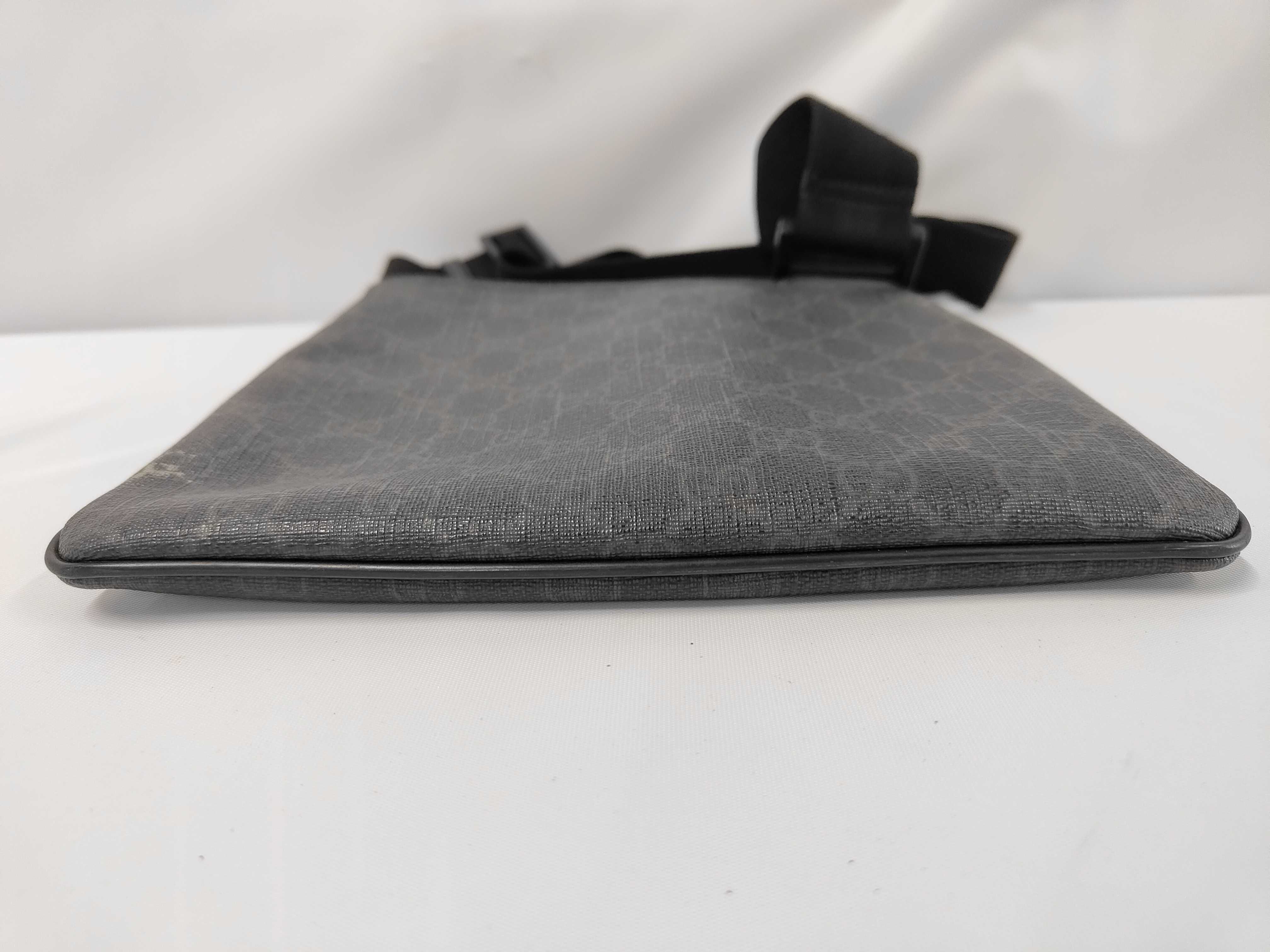 GG Supreme 162904 Shoulder Bag — view 3