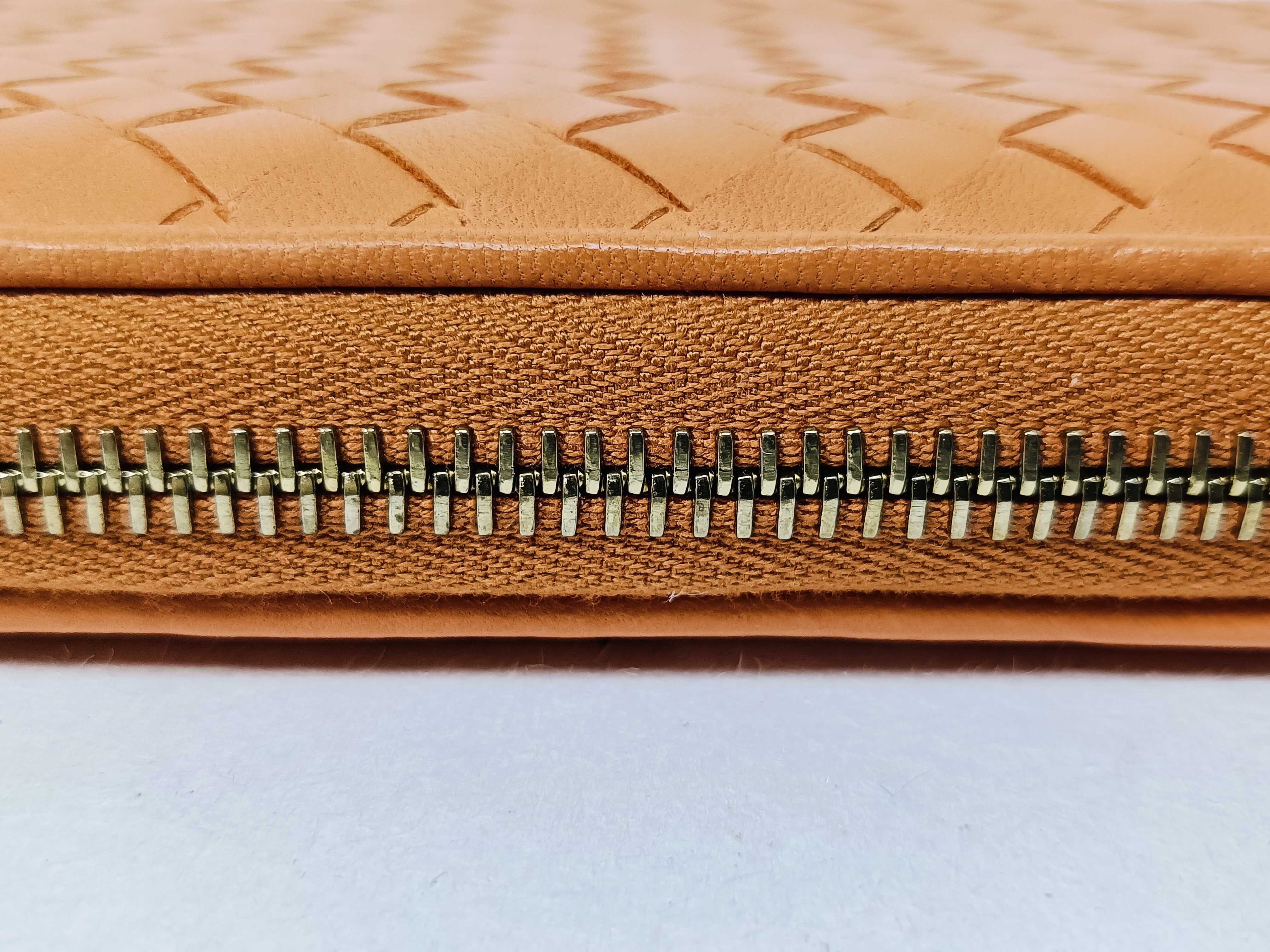 Intrecciato Round Zipper Long Wallet — view 8
