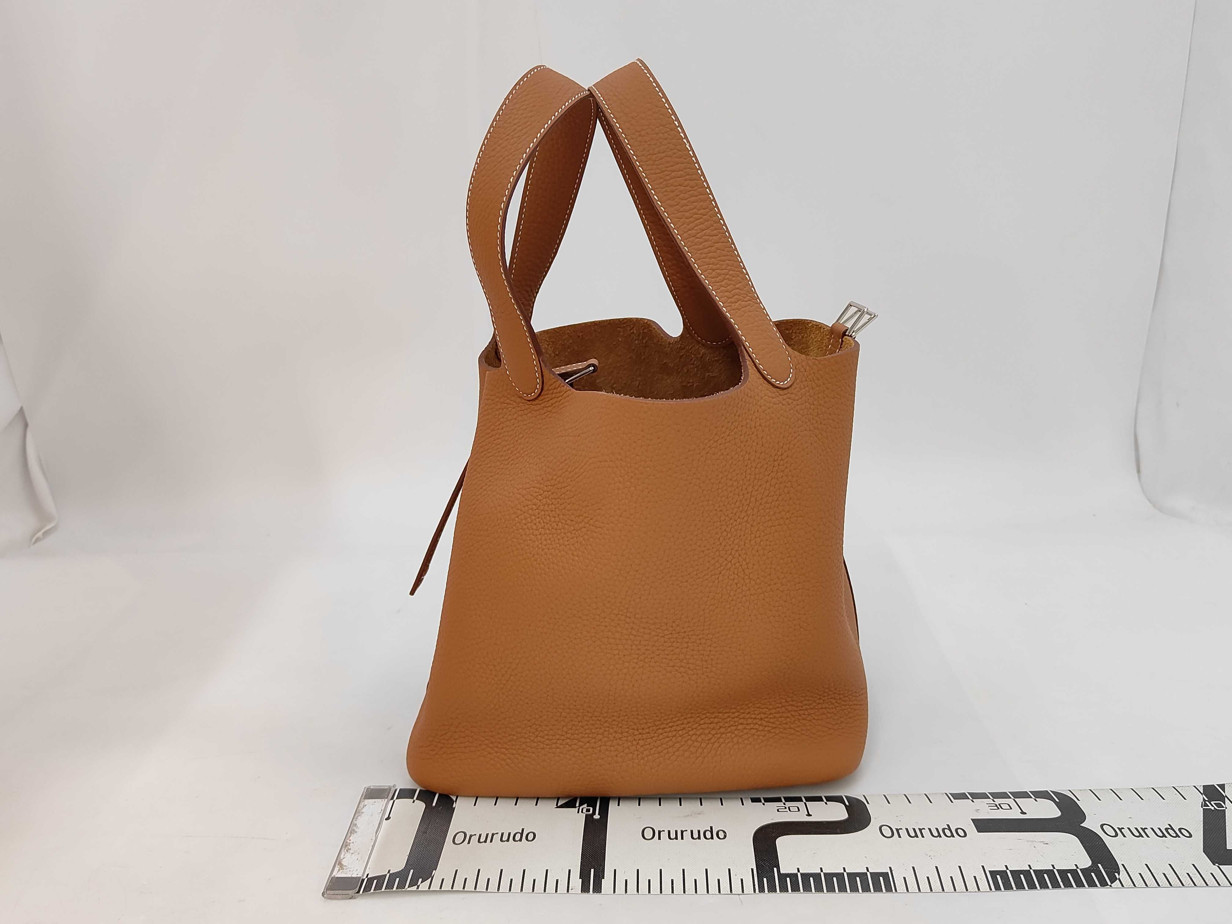Picotin Lock MM B stamp handbag — view 2