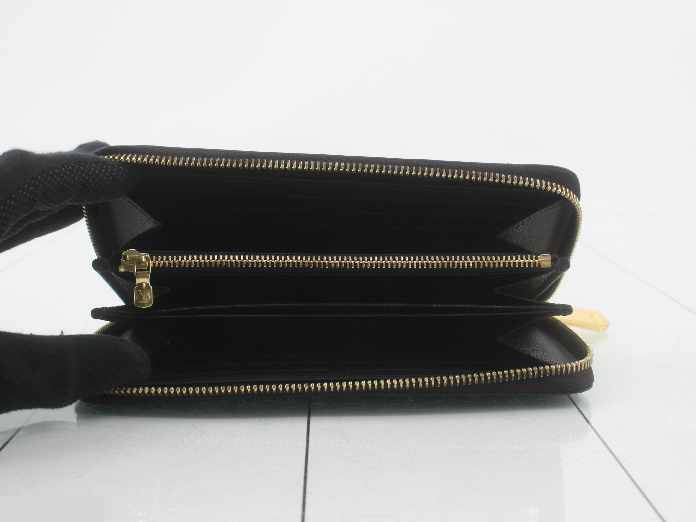 Zippy Wallet Noir Gold Hardware — view 4