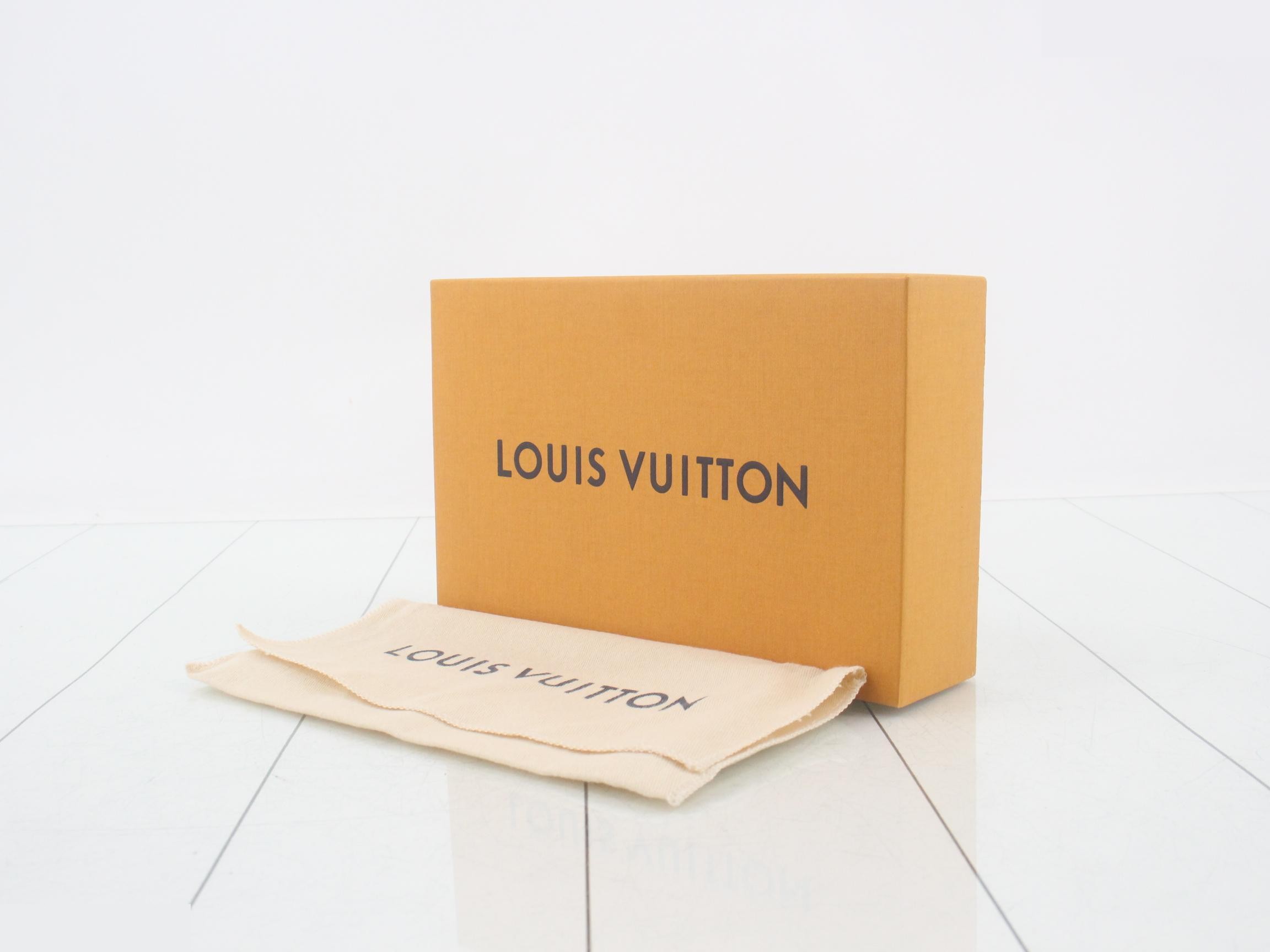 Zippy Wallet Noir Gold Hardware — view 5
